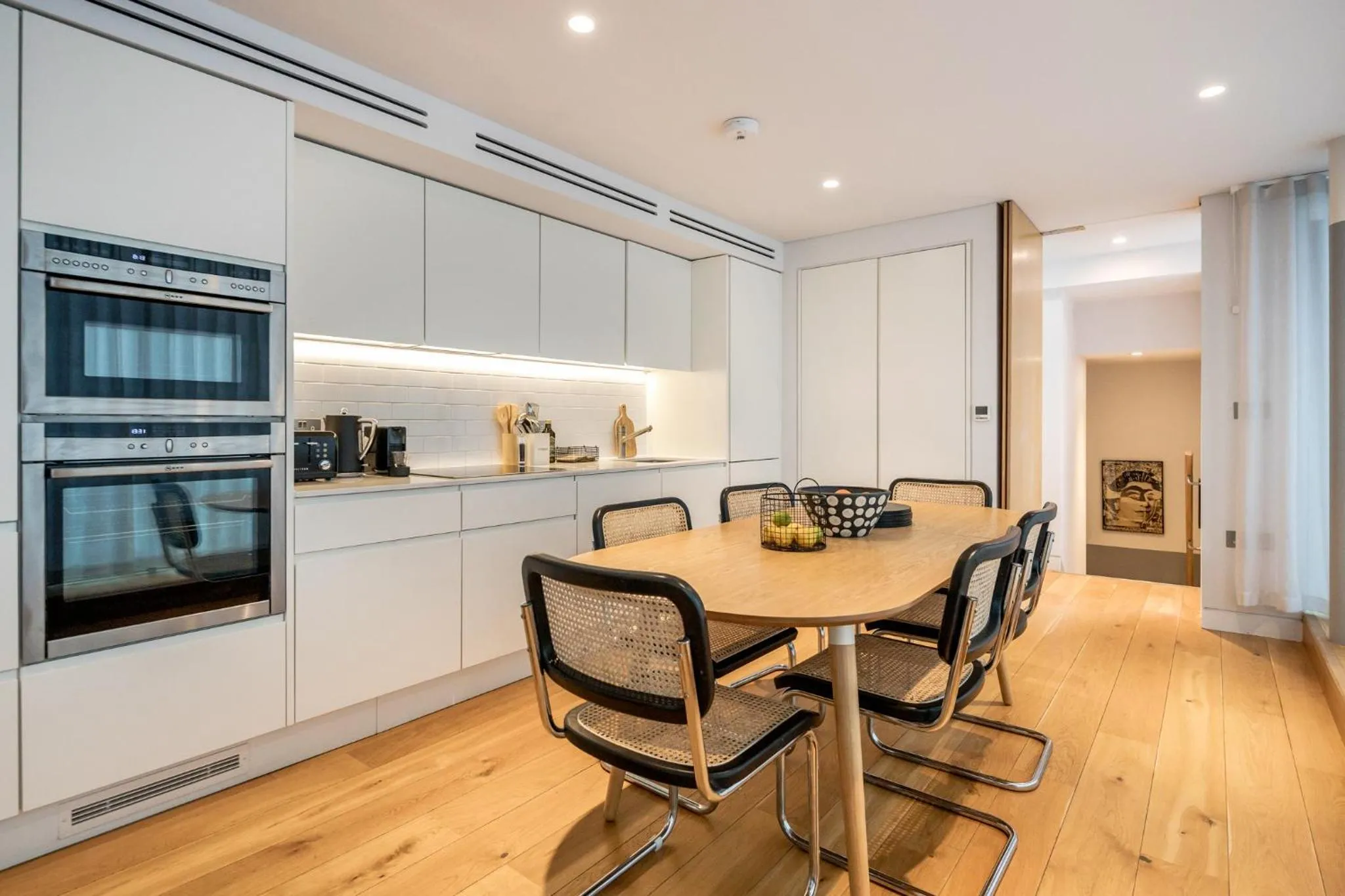 Dining area in Stay Kula London - Holborn