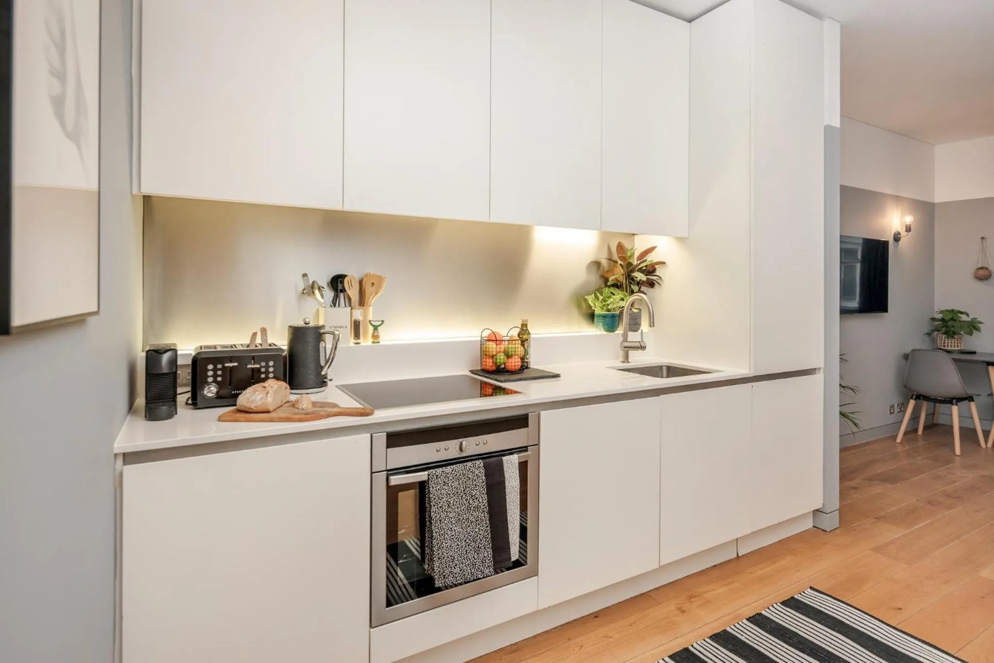 Kitchen or kitchenette in Stay Kula London - Holborn