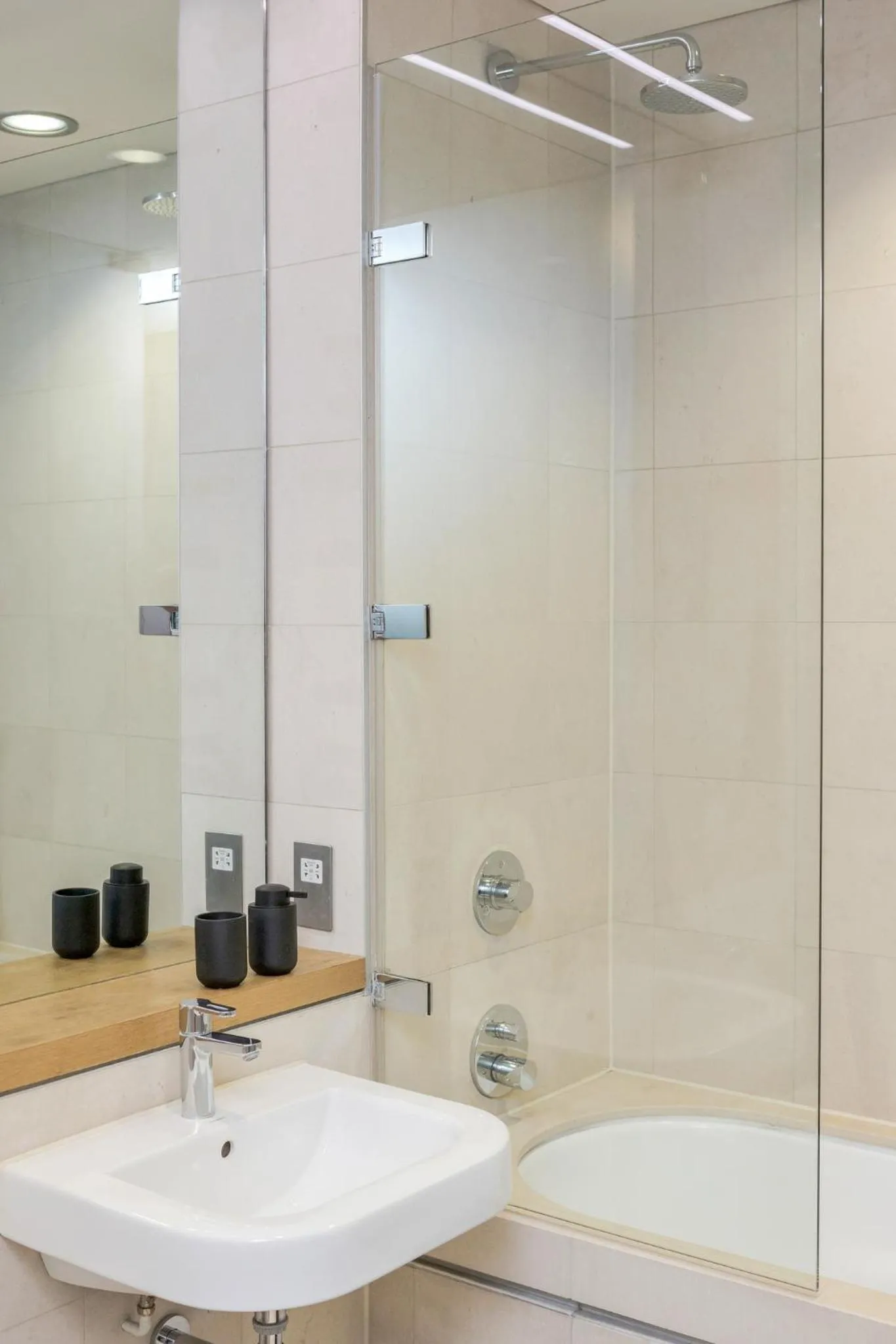 Shower in Stay Kula London - Holborn