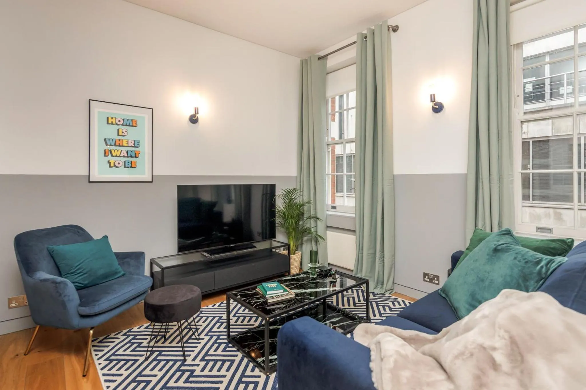Communal lounge/ TV room in Stay Kula London - Holborn