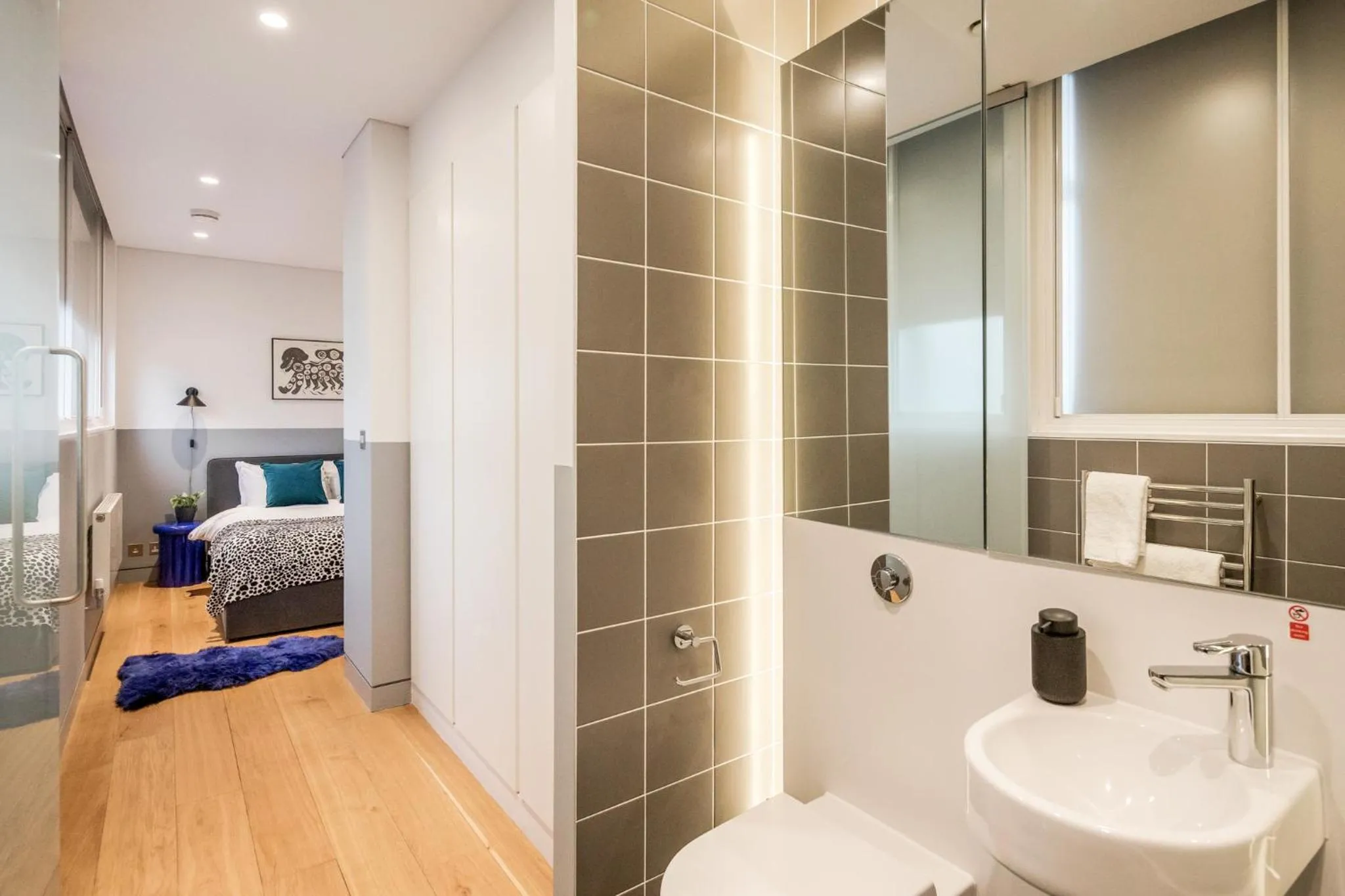 Bathroom, Bed in Stay Kula London - Holborn