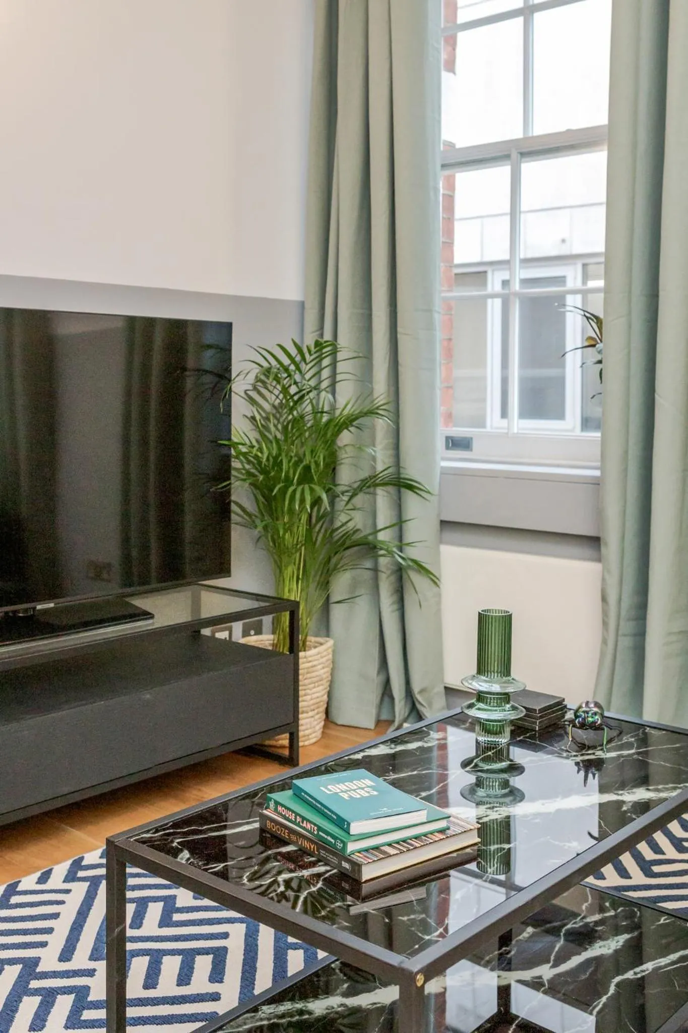 TV and multimedia in Stay Kula London - Holborn