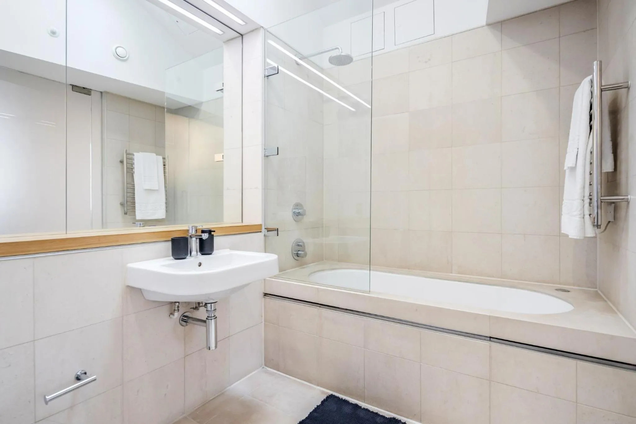 Shower in Stay Kula London - Holborn