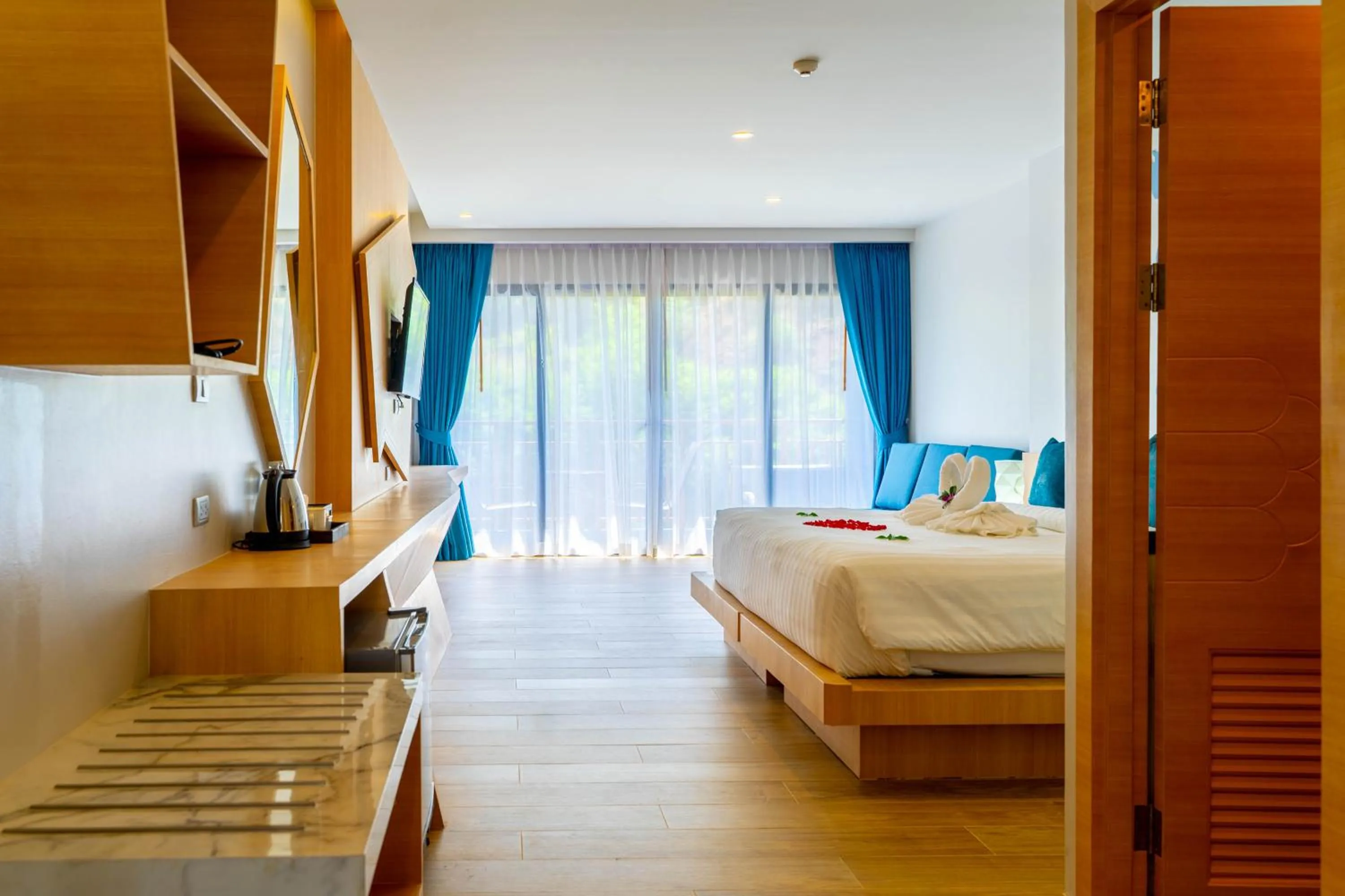 Bed in Golden Paradise Hotel - SHA PLUS