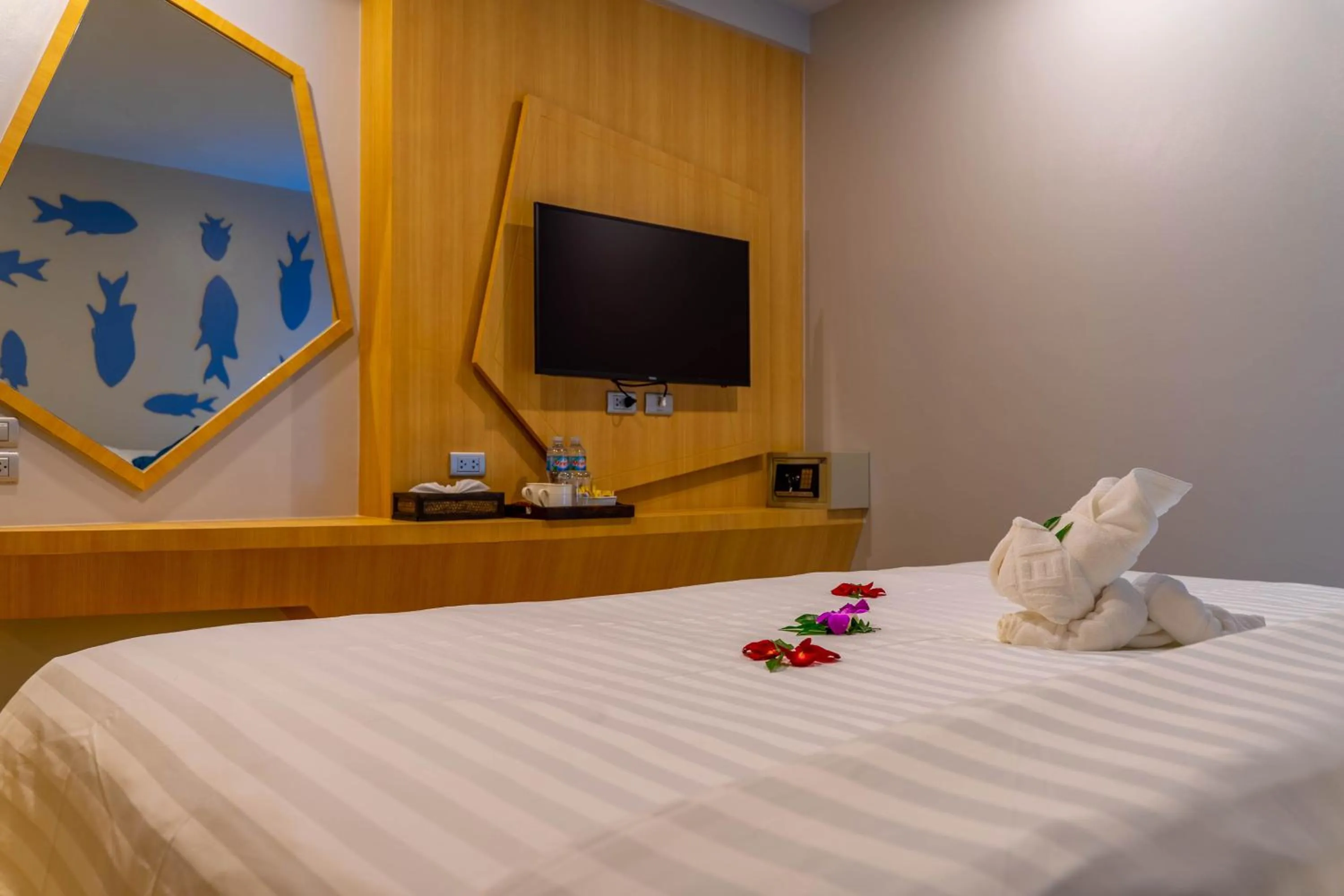 Bed in Golden Paradise Hotel - SHA PLUS