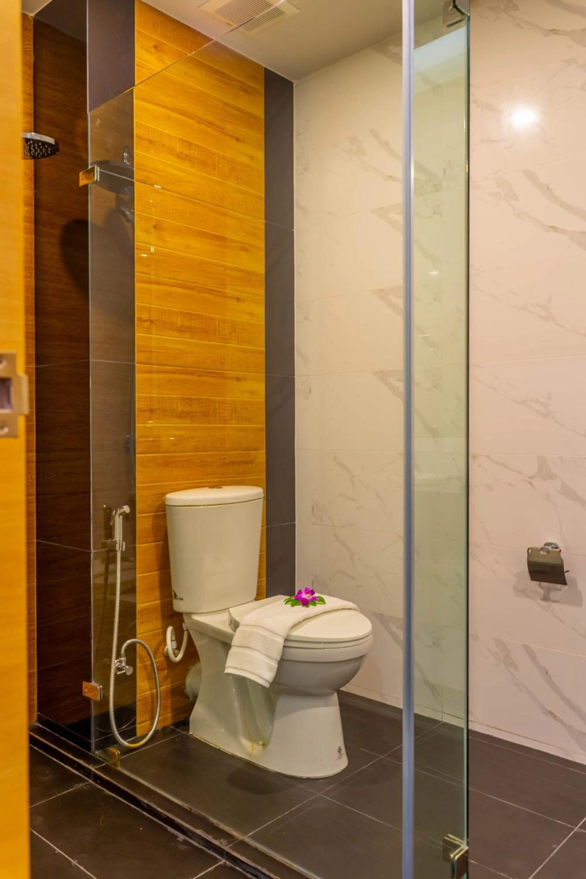 Golden Paradise Hotel - SHA PLUS