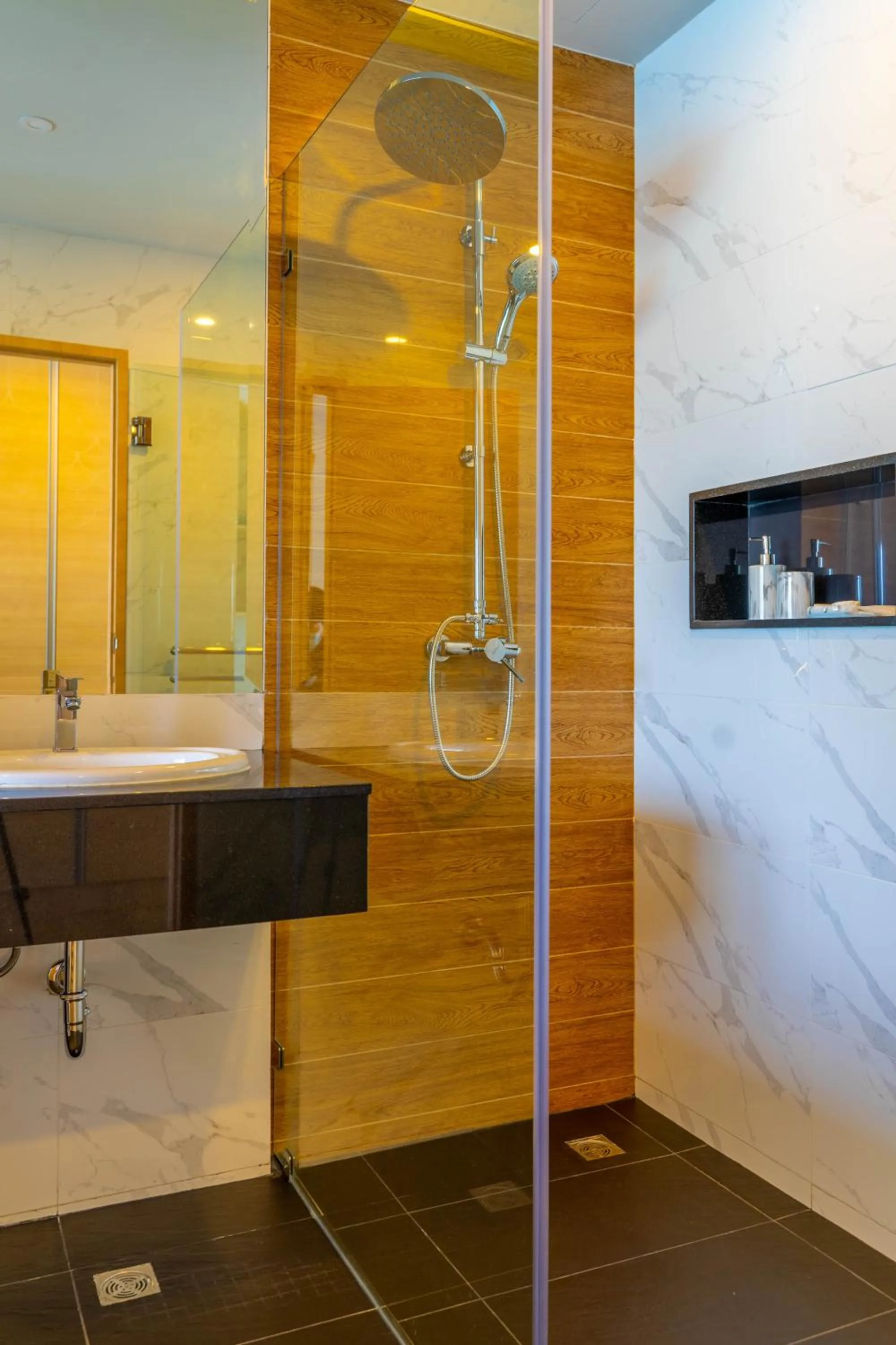 Golden Paradise Hotel - SHA PLUS