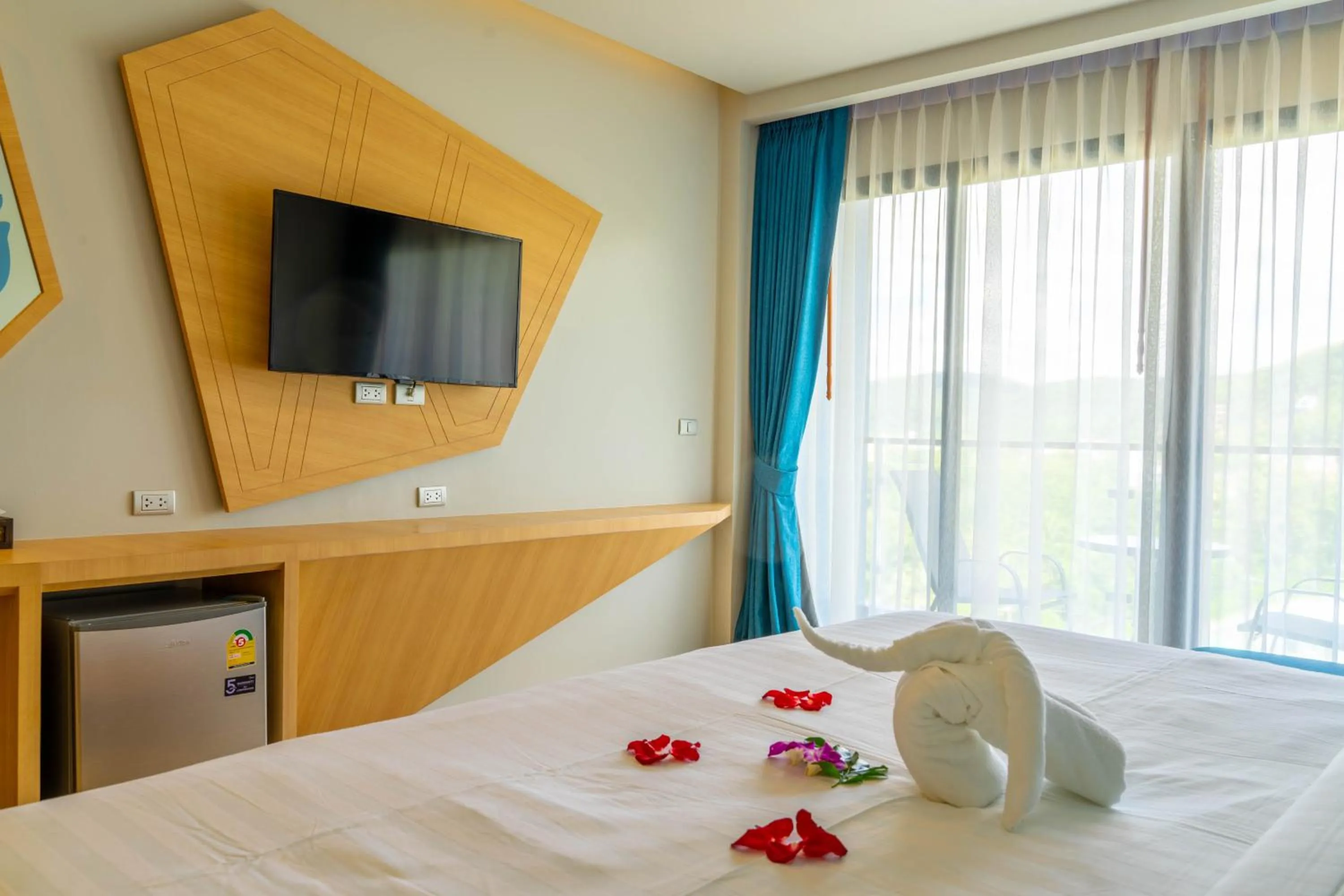 Bed in Golden Paradise Hotel - SHA PLUS