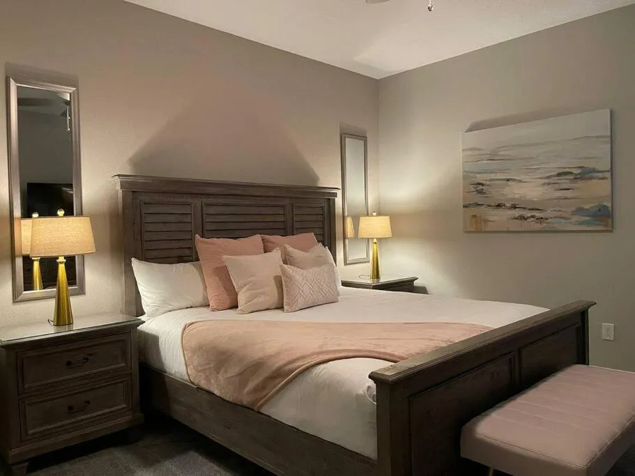 Bed in Spectacular 12-Bed Mansion with game room