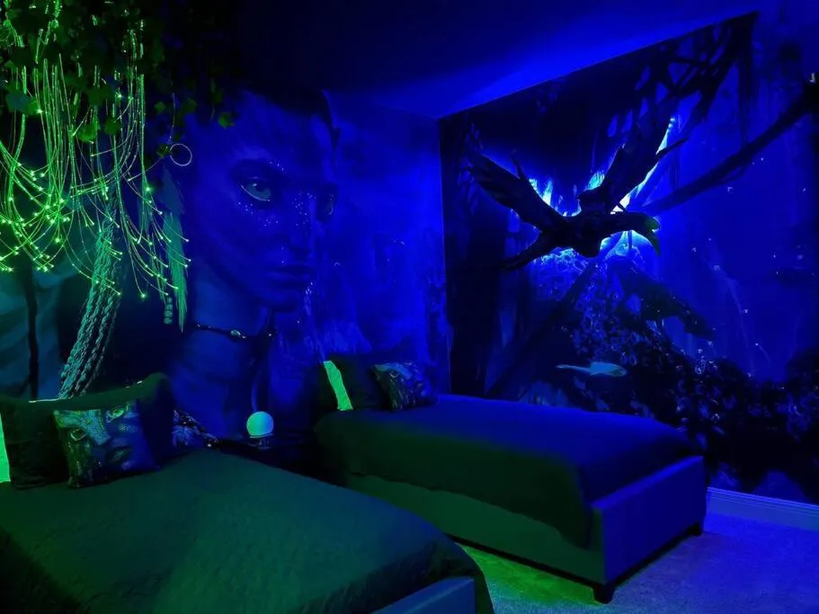 Bed in Spectacular 12-Bed Mansion with game room