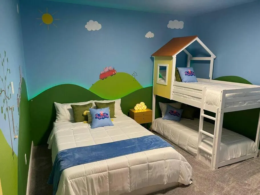 Bed in Spectacular 12-Bed Mansion with game room