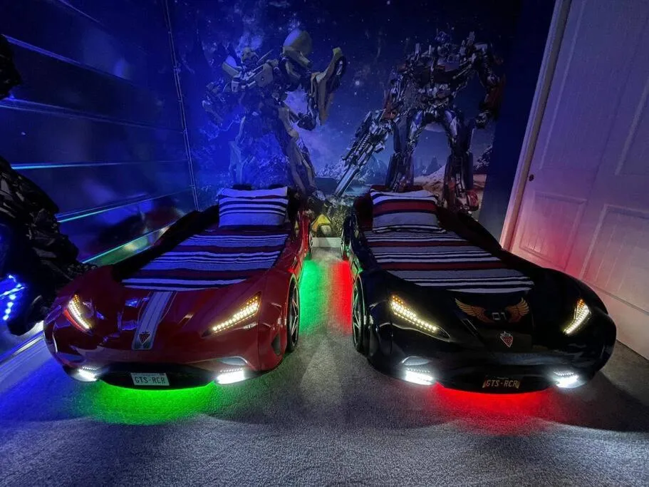 Bed in Spectacular 12-Bed Mansion with game room