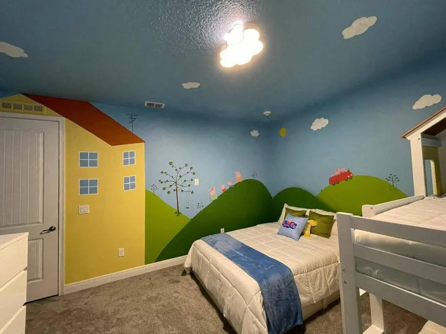 Bed in Spectacular 12-Bed Mansion with game room