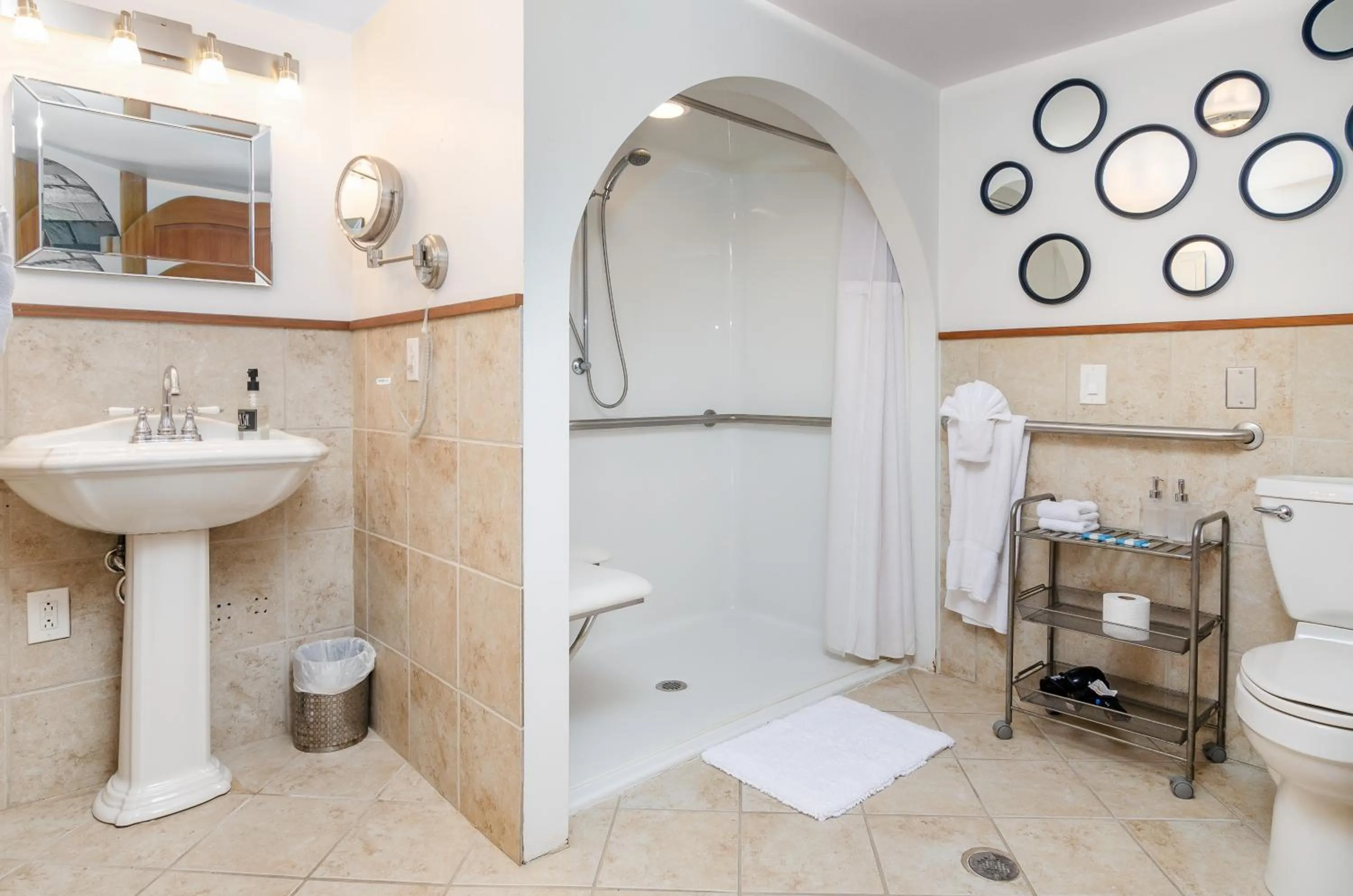 Bathroom in New Park Venue & Suites