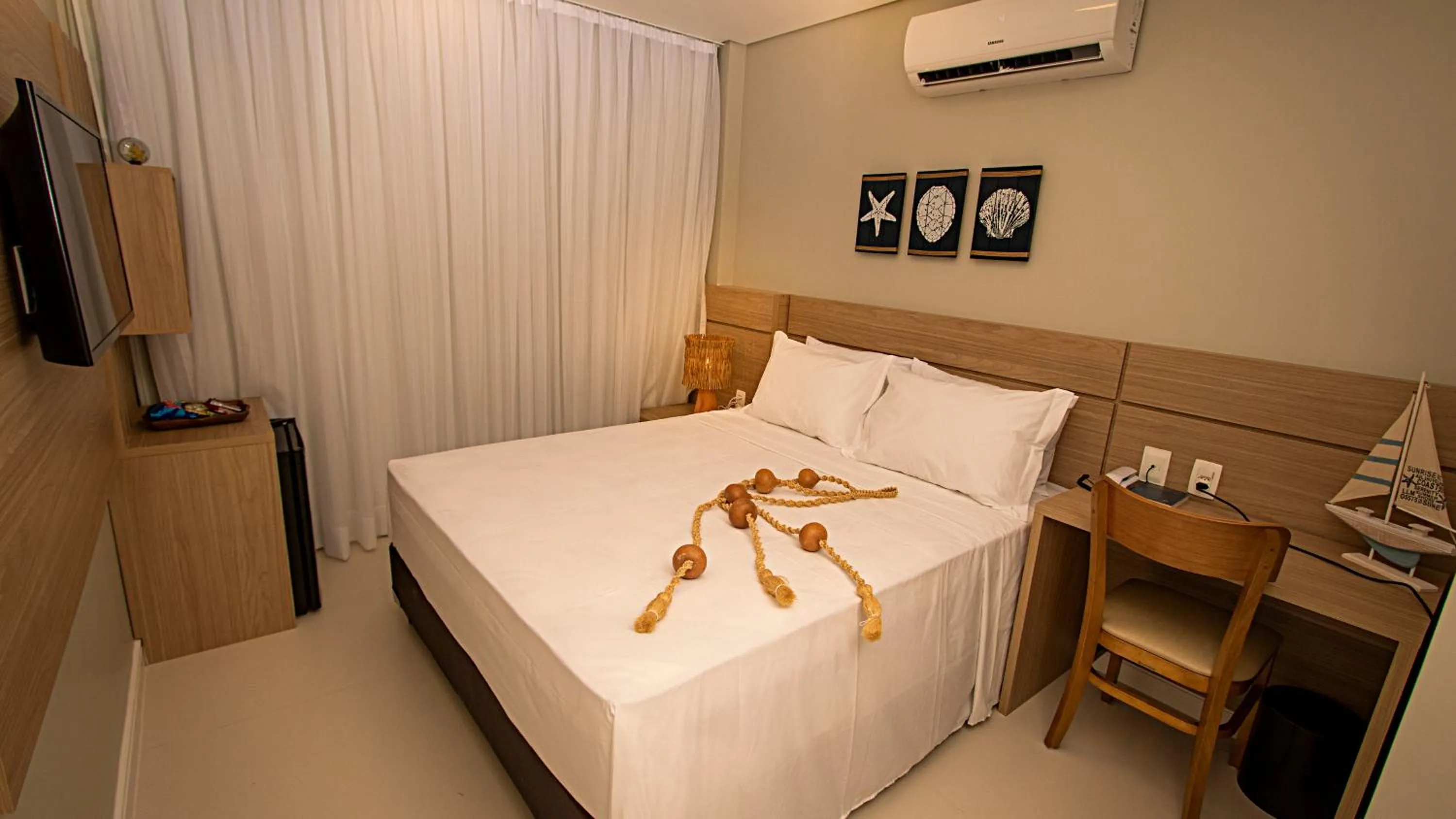 Bed in Paraiso Beach Hotel