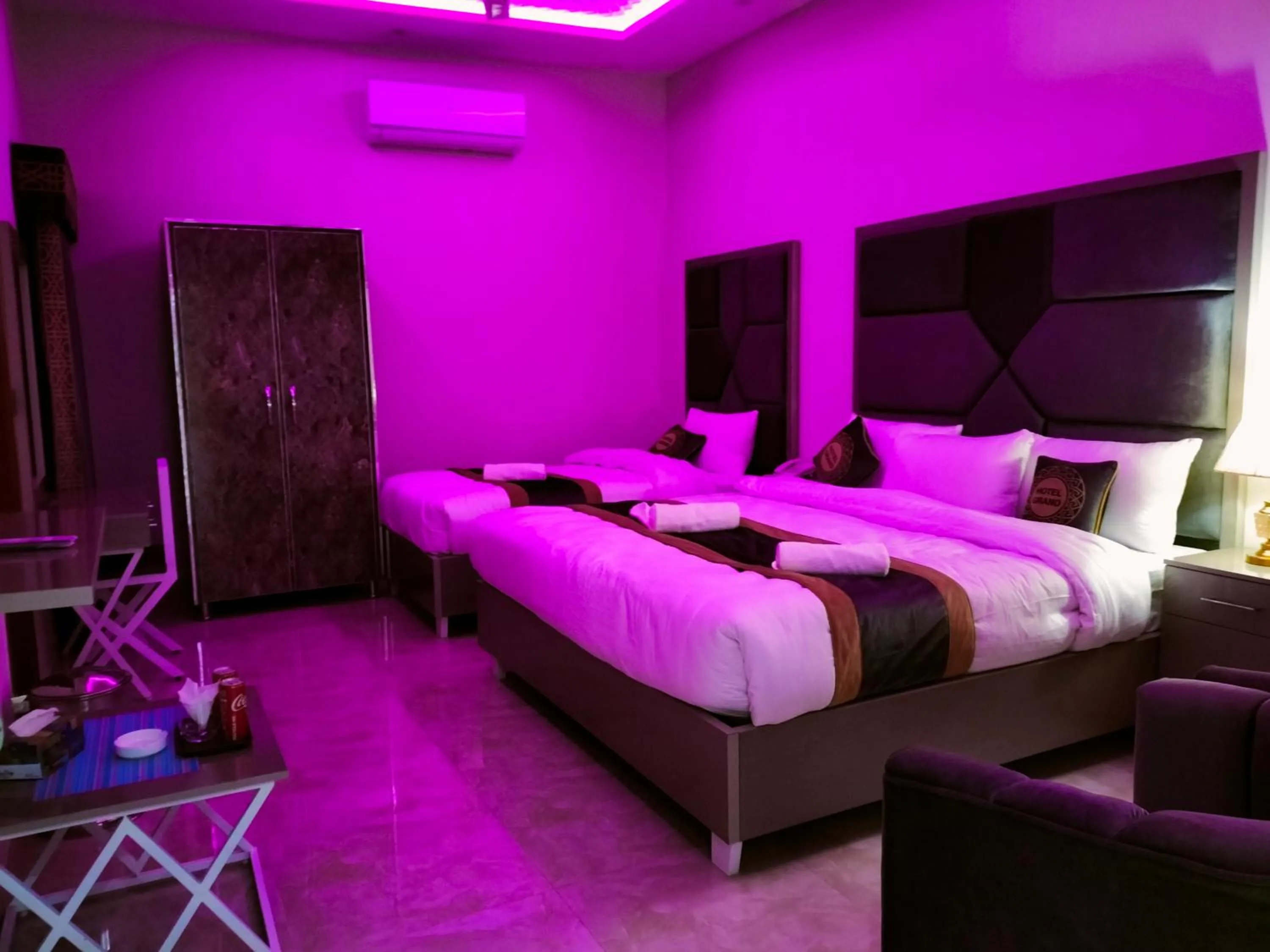 Bed in Hotel Grand Lahore