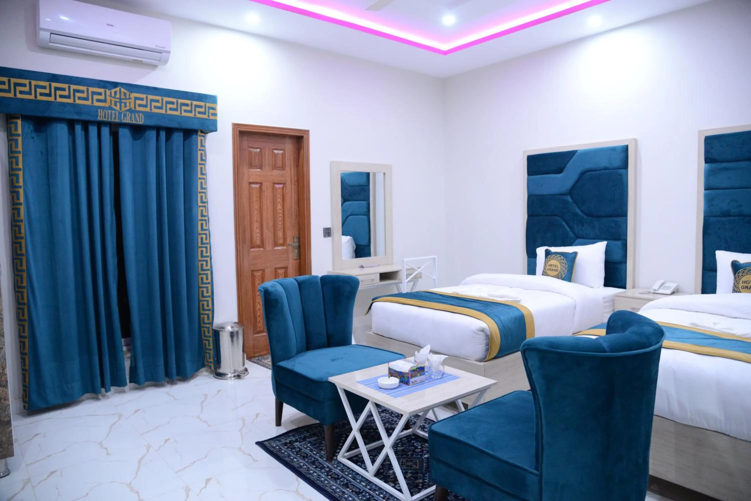 Bed in Hotel Grand Lahore