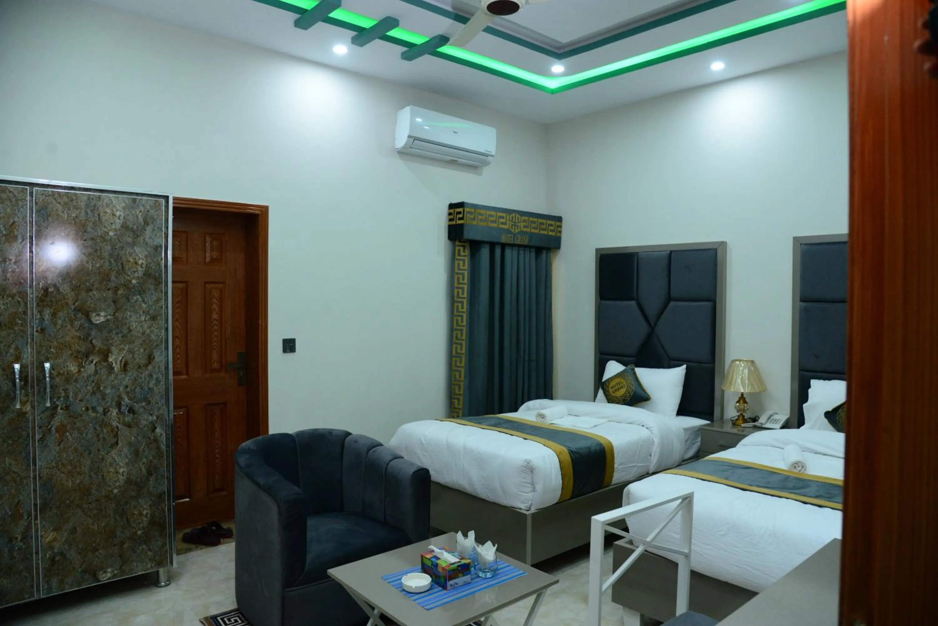 Bed in Hotel Grand Lahore