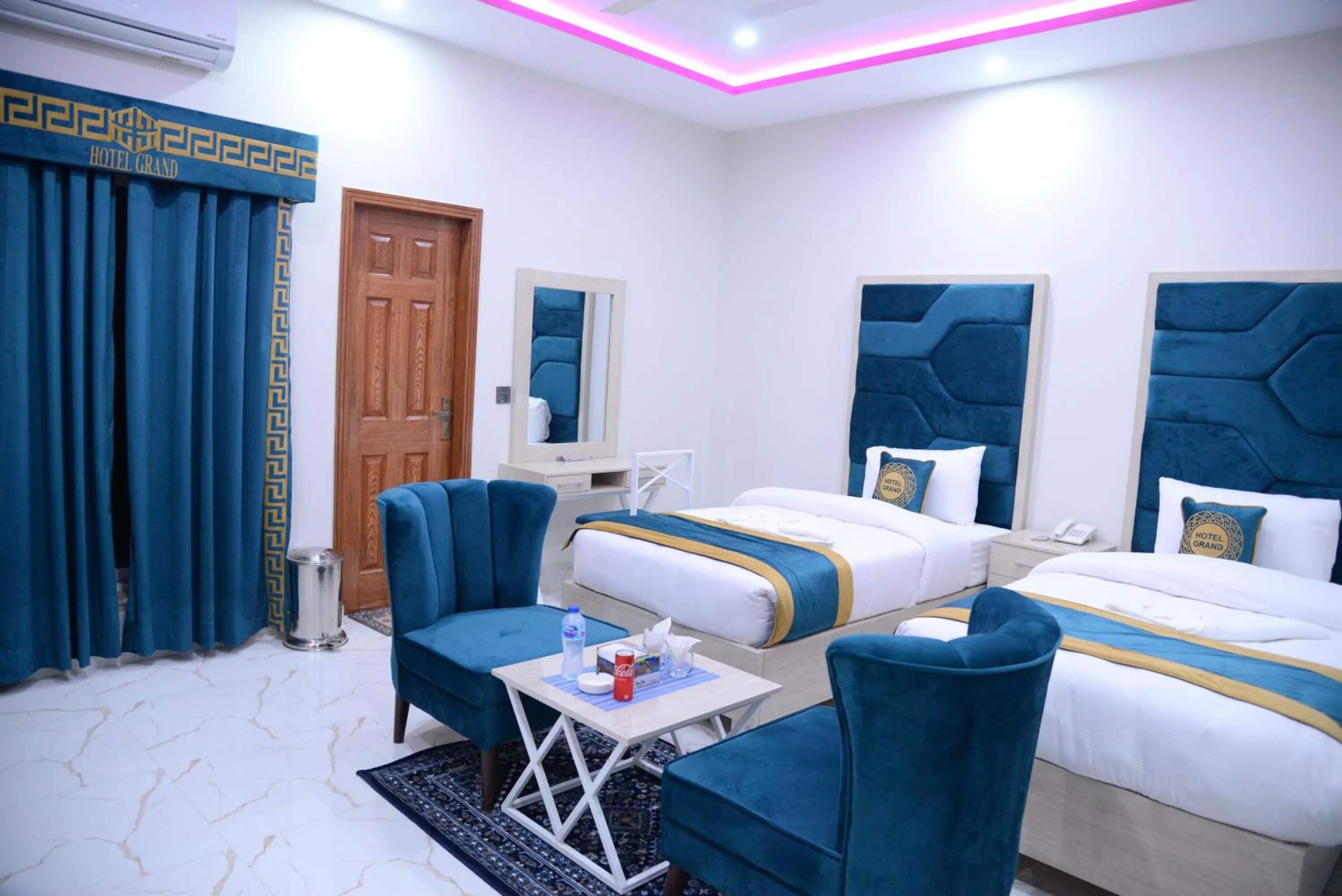 Bed in Hotel Grand Lahore