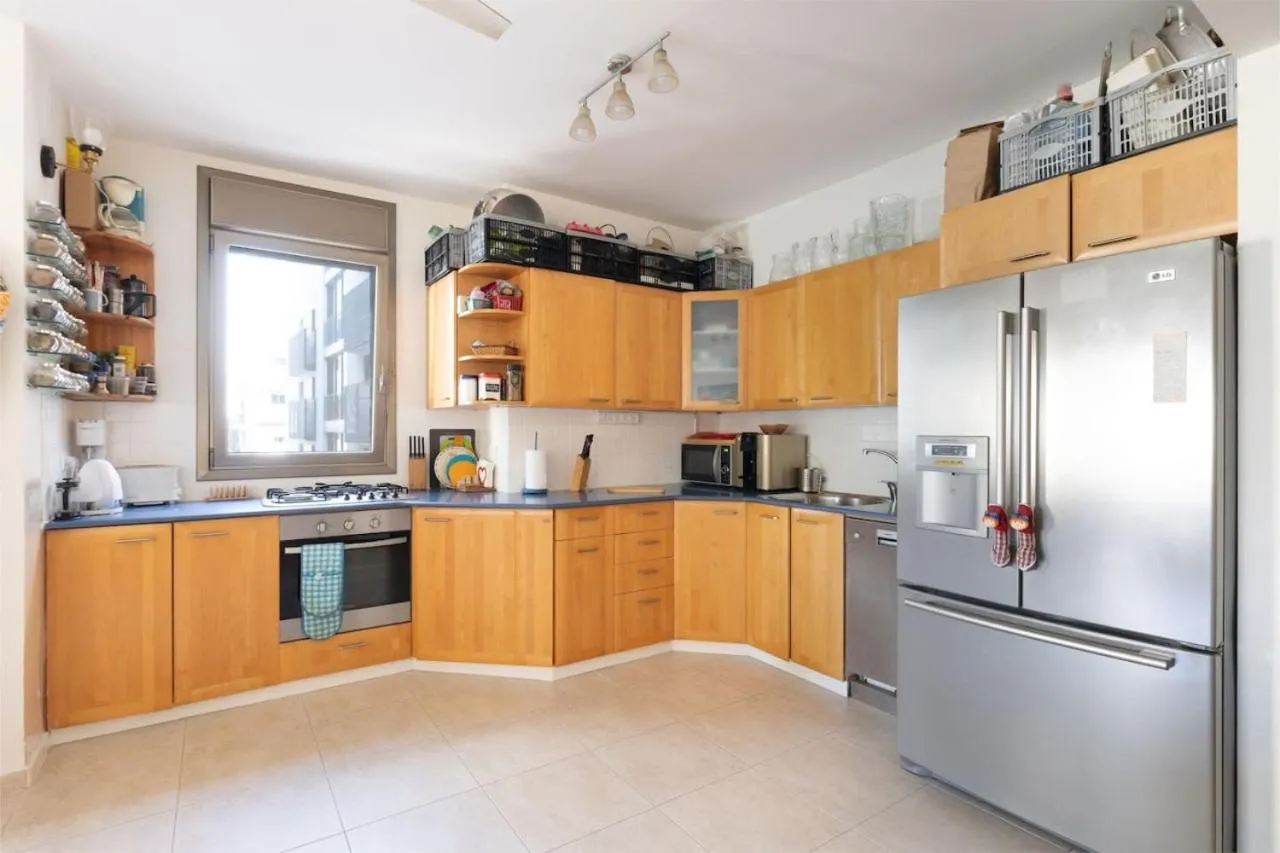 Cozy 3BR Apt w Big Windows 5 Min Walk From Beach