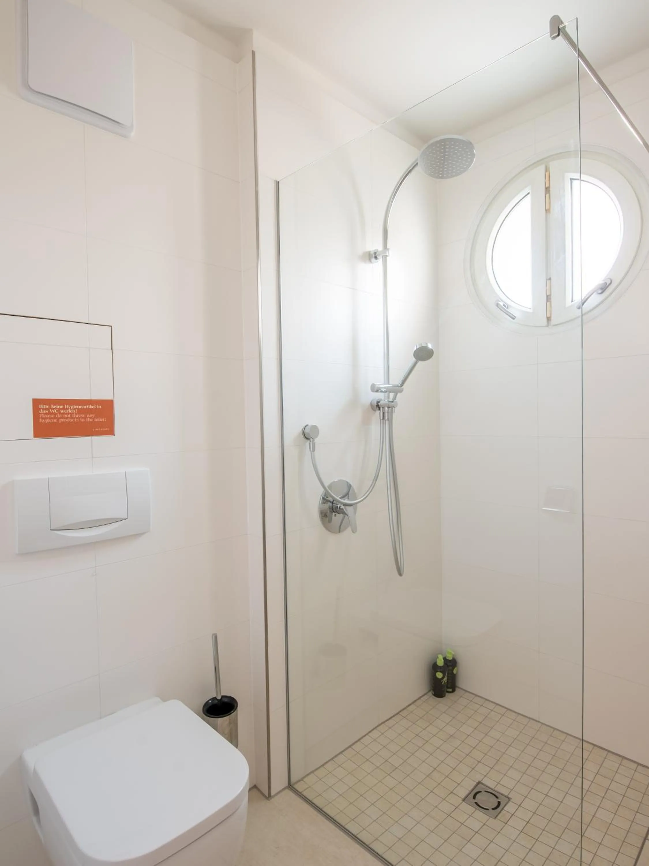Shower in Limehome Linz Friedrichstraße