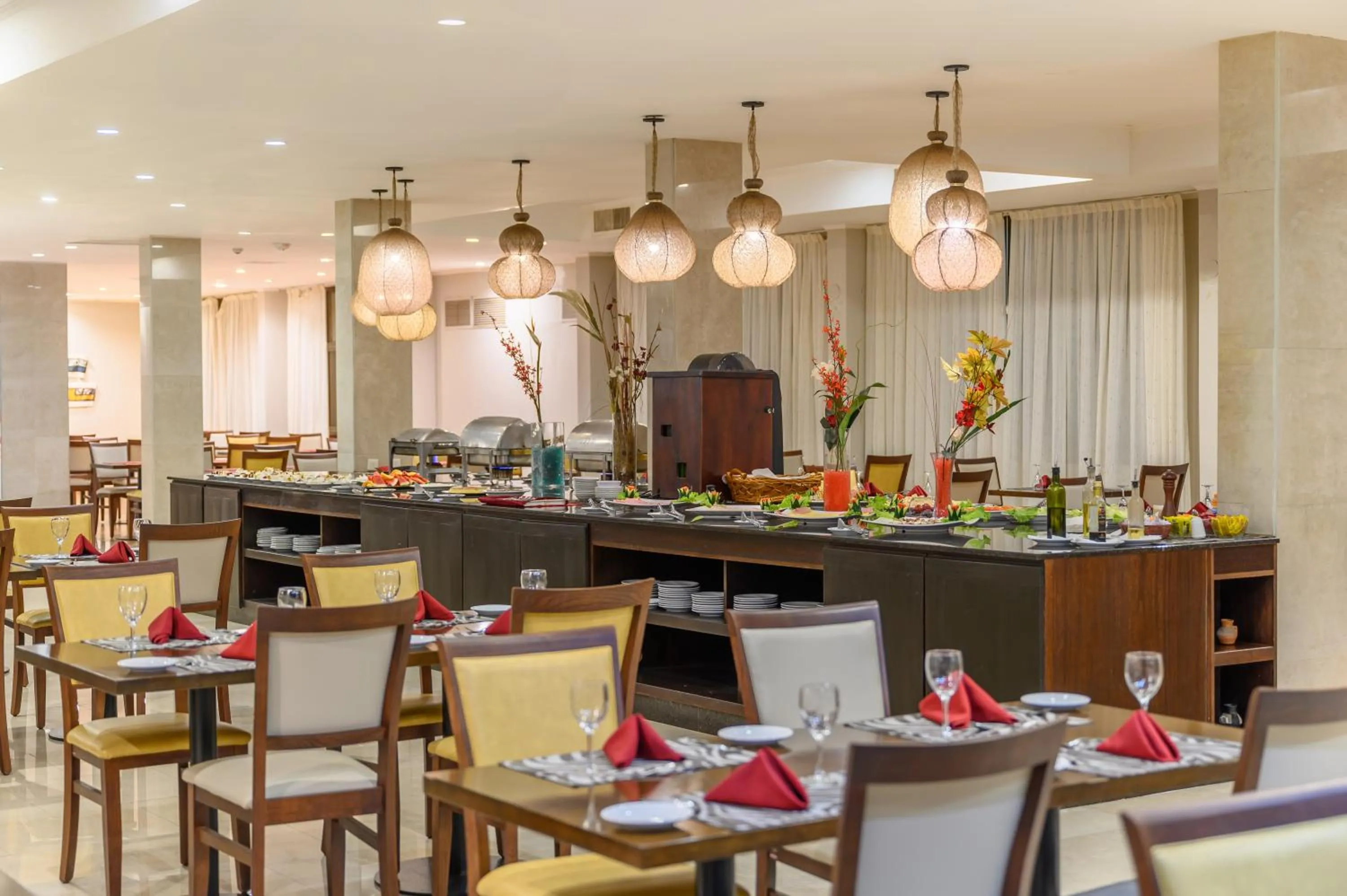 Restaurant/places to eat in Exe Hotel Cataratas