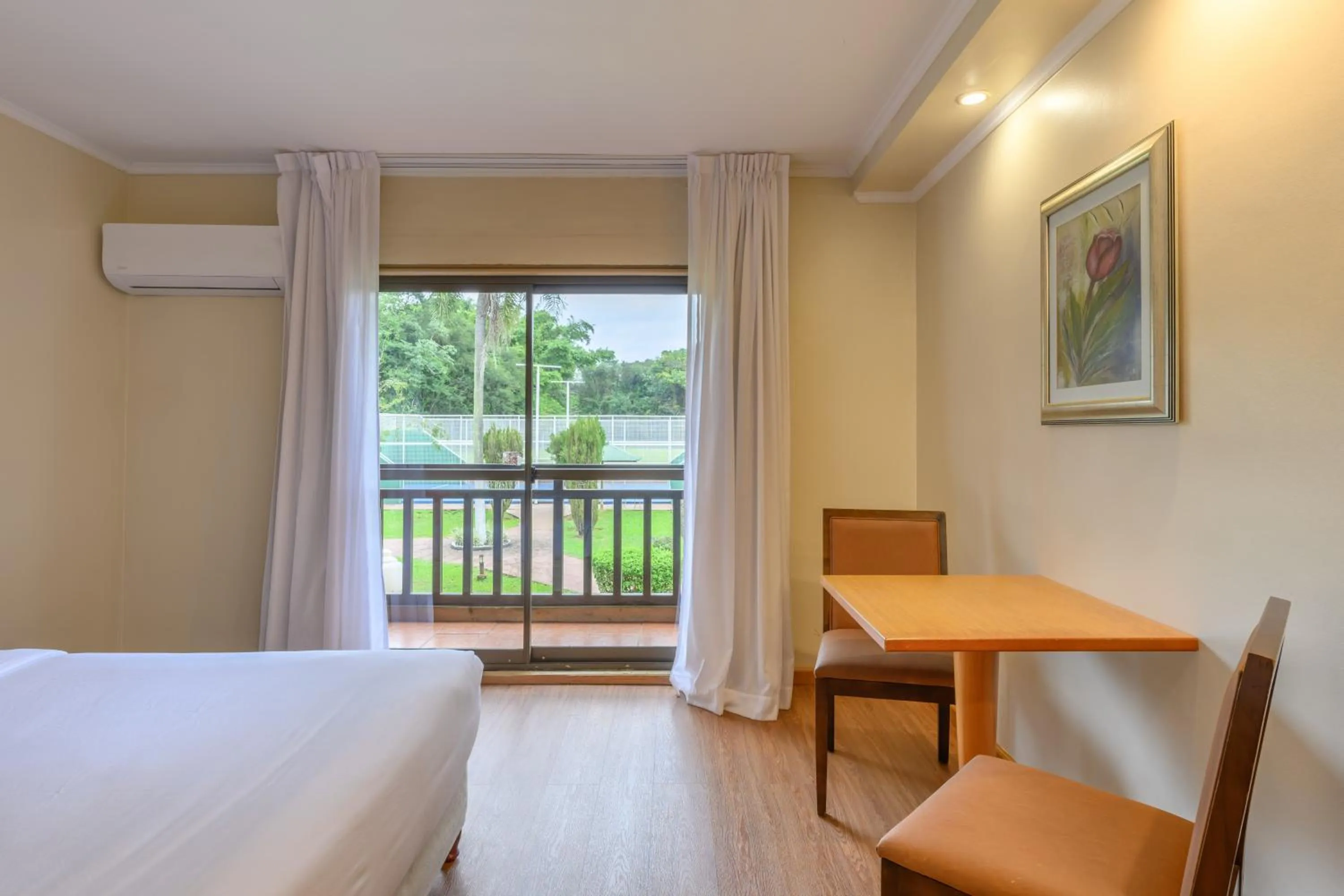 Photo of the whole room, Bed in Exe Hotel Cataratas