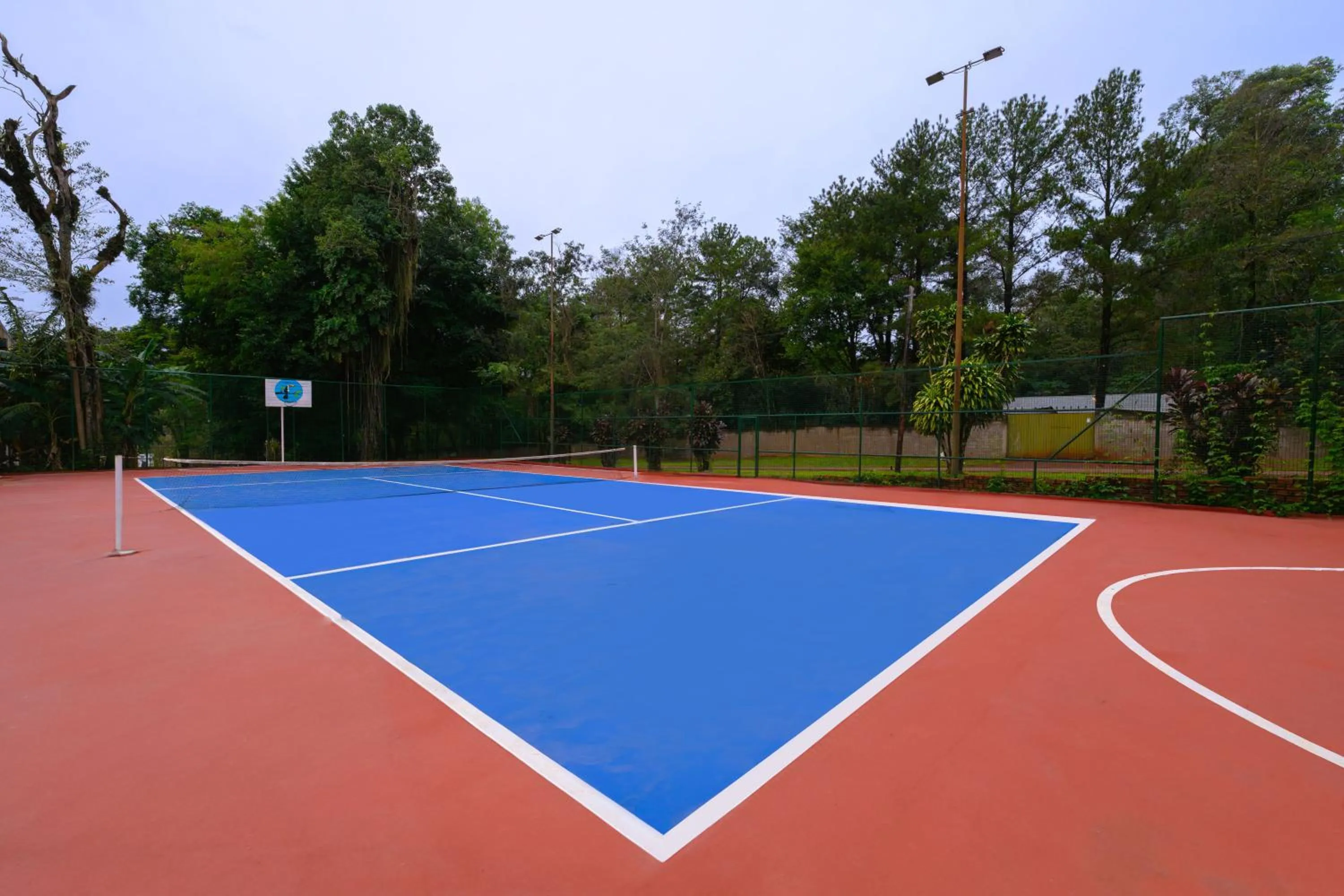 Tennis court in Exe Hotel Cataratas