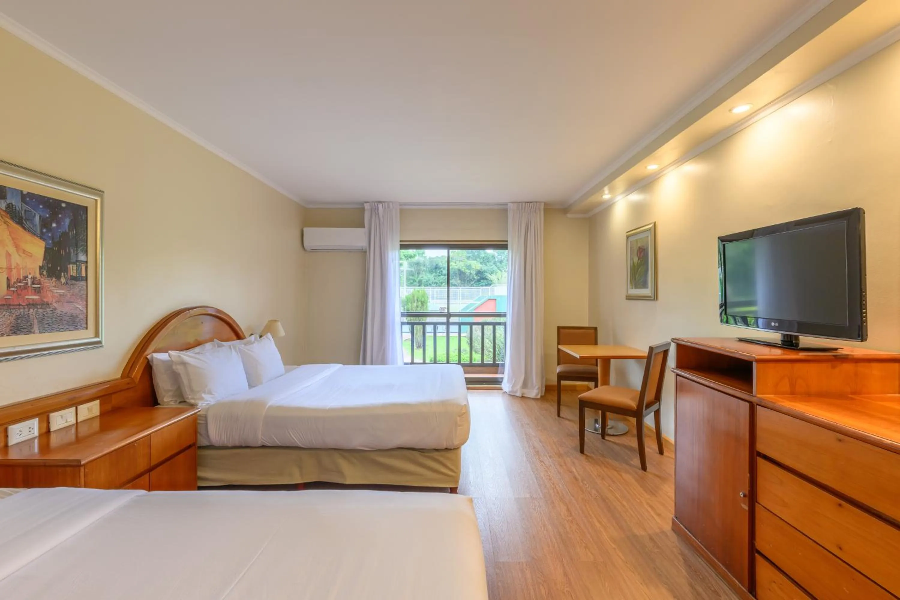 Photo of the whole room, Bed in Exe Hotel Cataratas