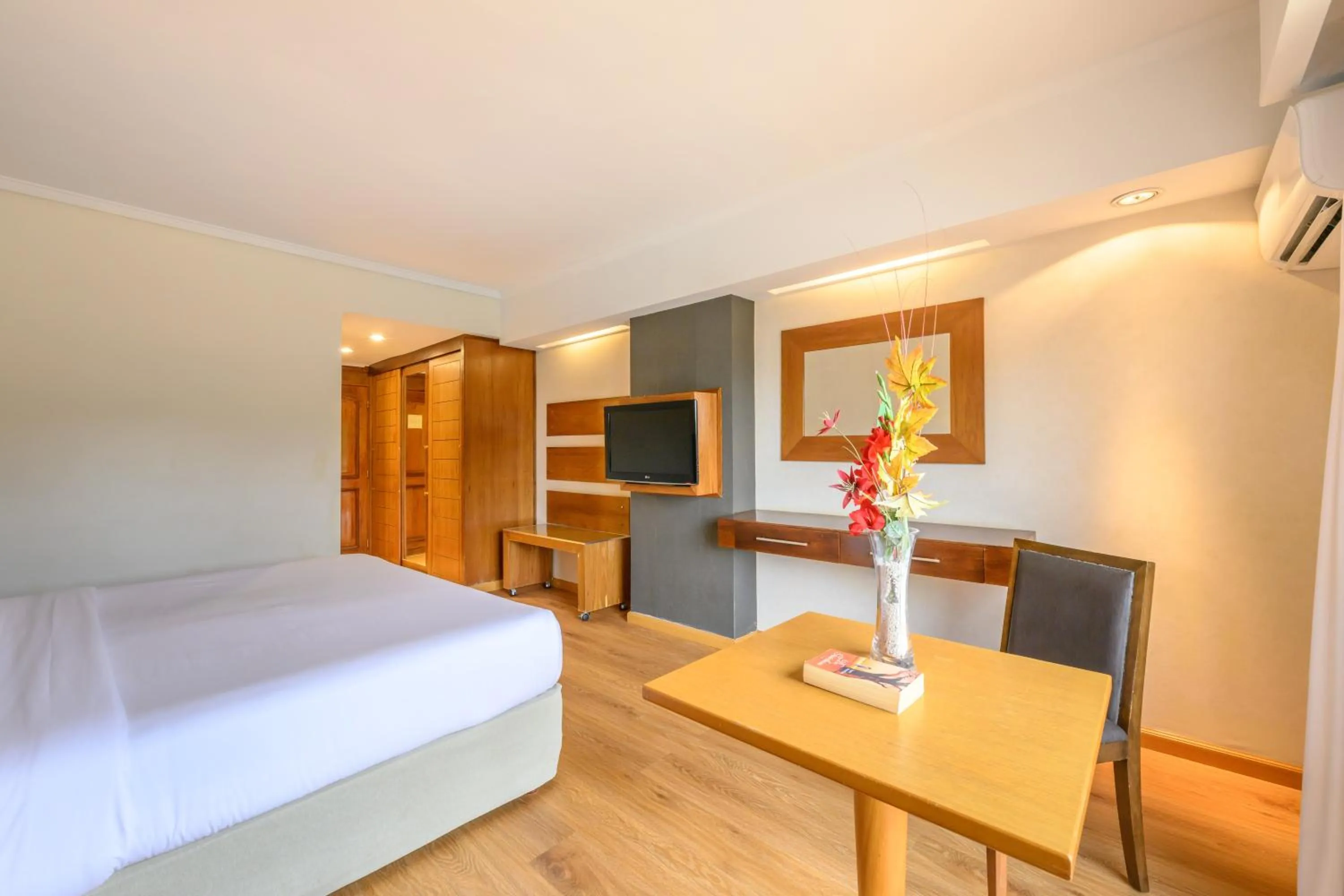 Photo of the whole room, Bed in Exe Hotel Cataratas