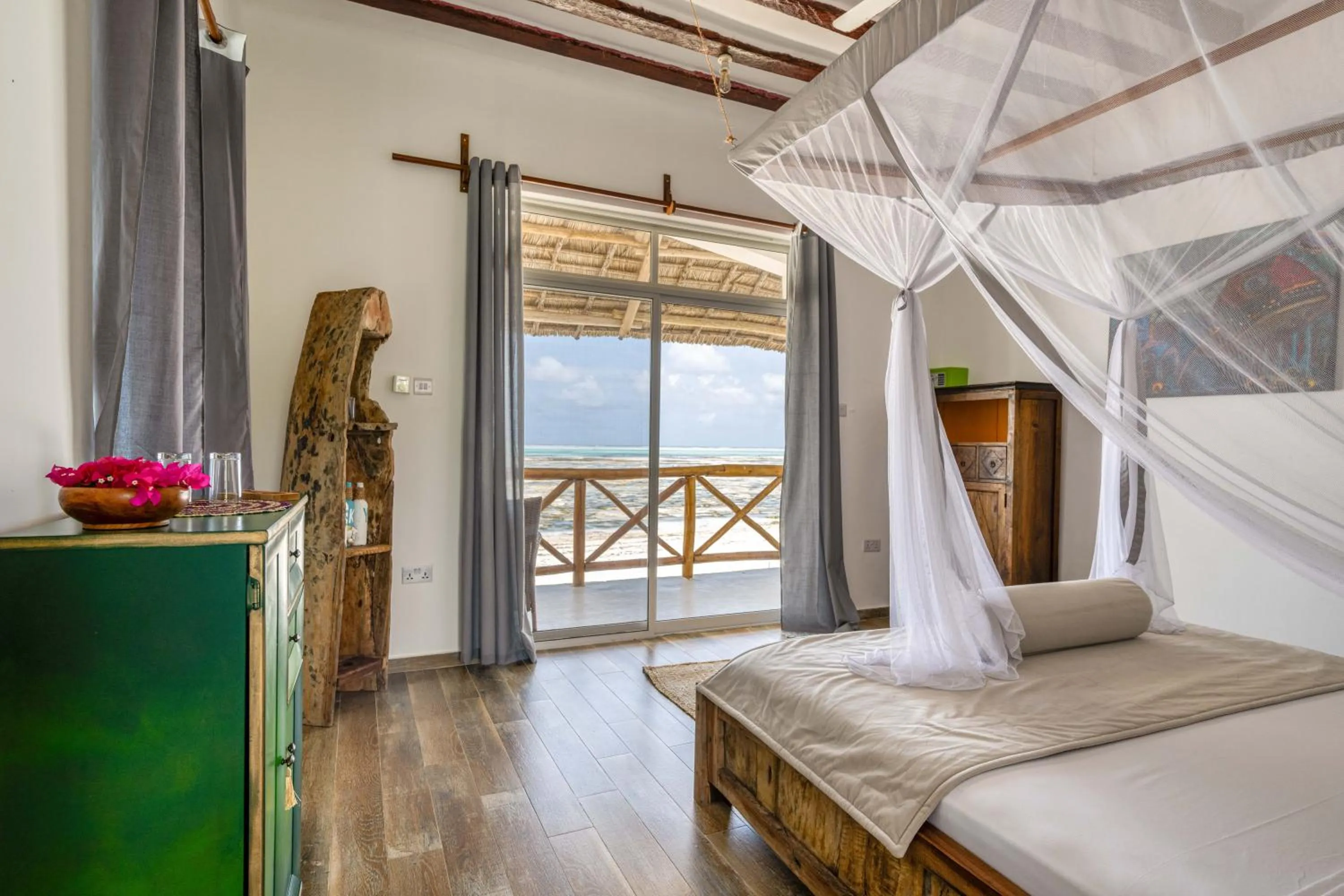 Bed in Cinnamon Hotel