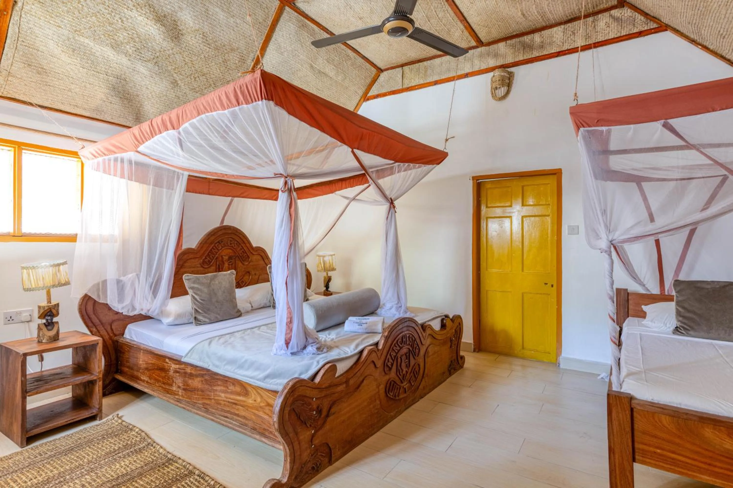 Bed in Cinnamon Hotel