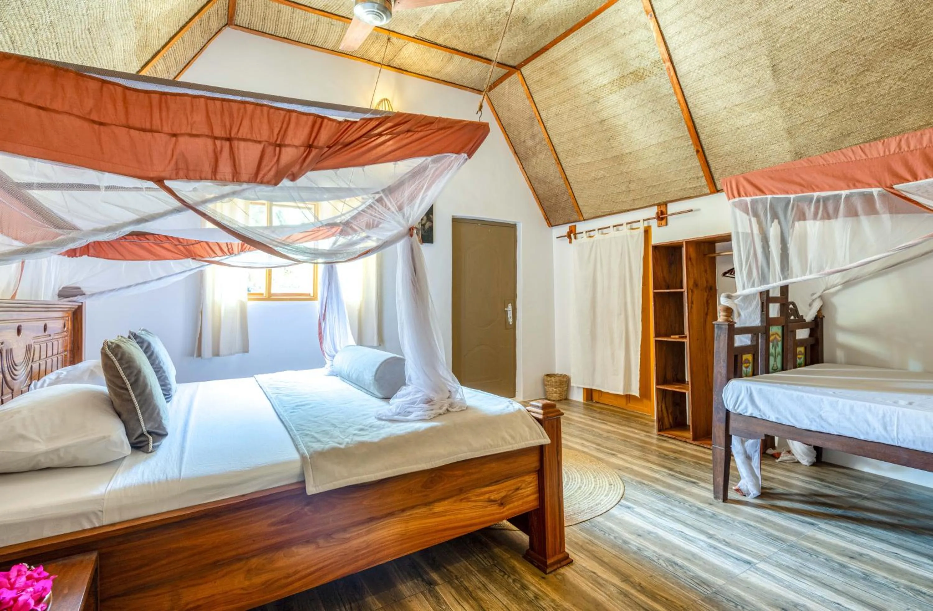 Bed in Cinnamon Hotel