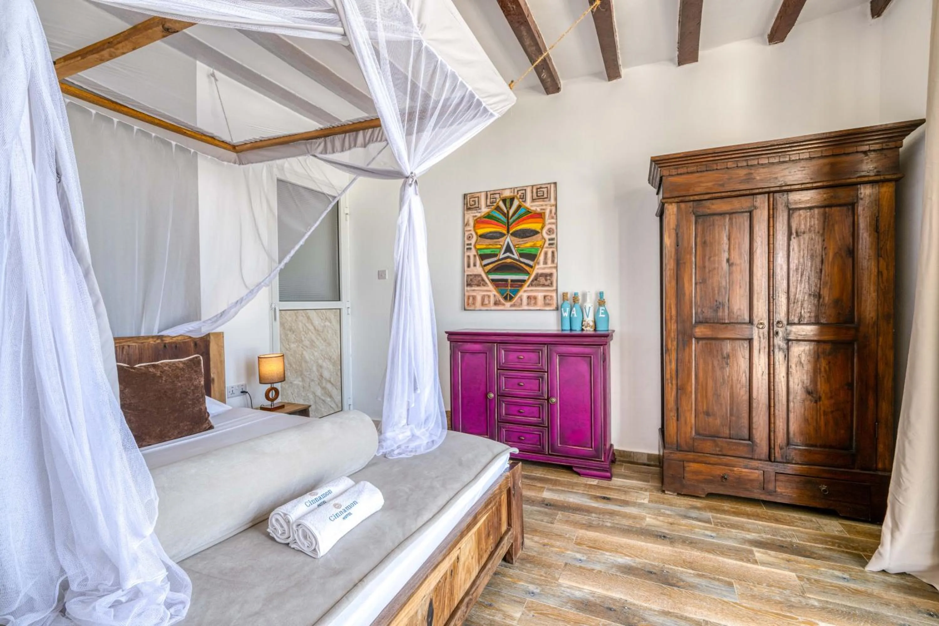 Bed in Cinnamon Hotel