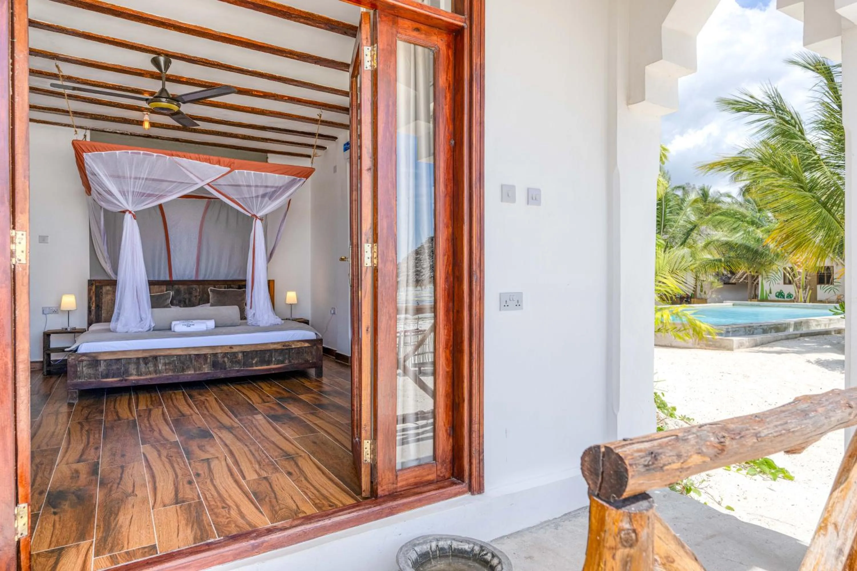 Bed in Cinnamon Hotel