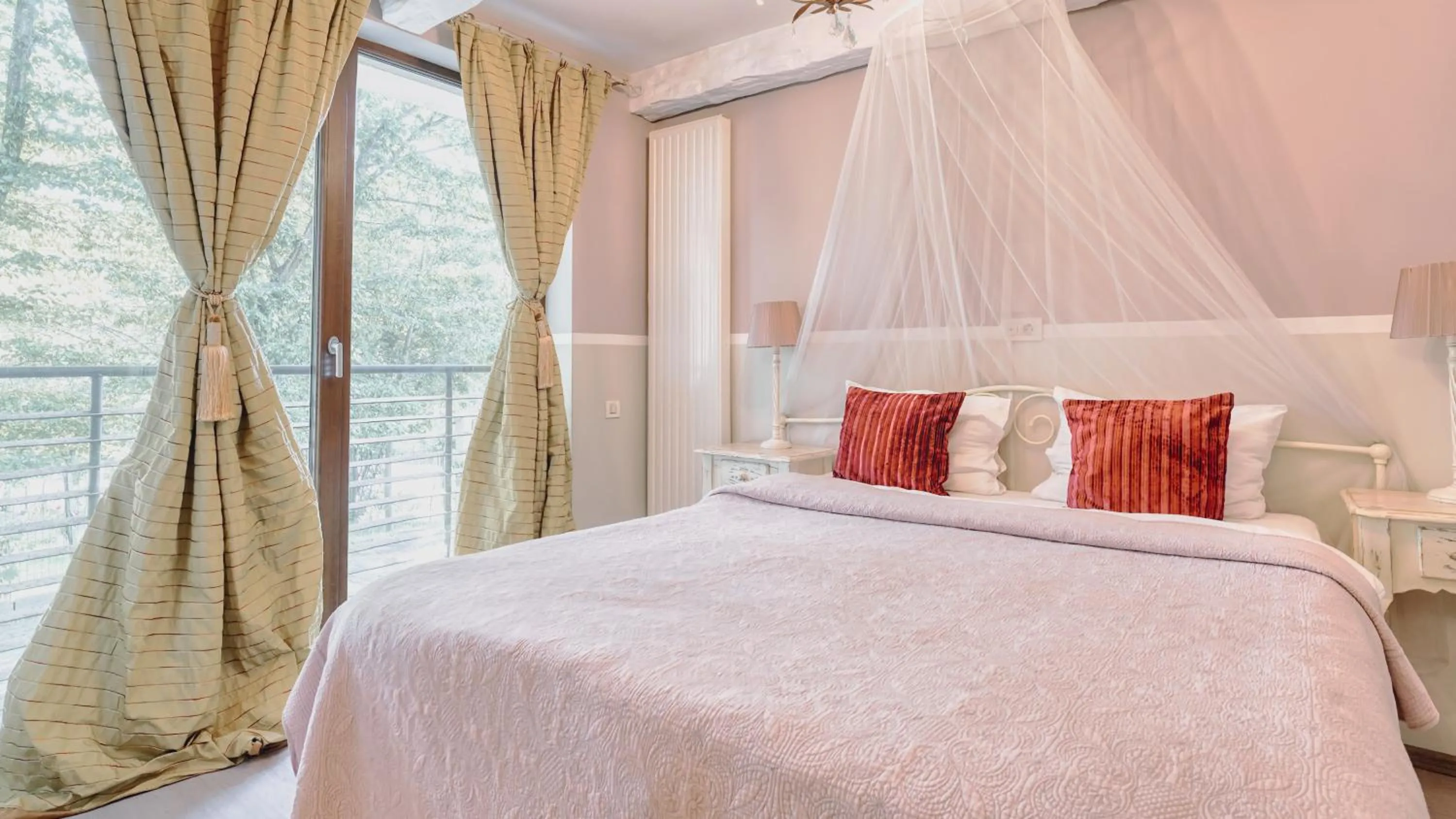 Photo of the whole room, Bed in Relax in Style Boutique Hotel