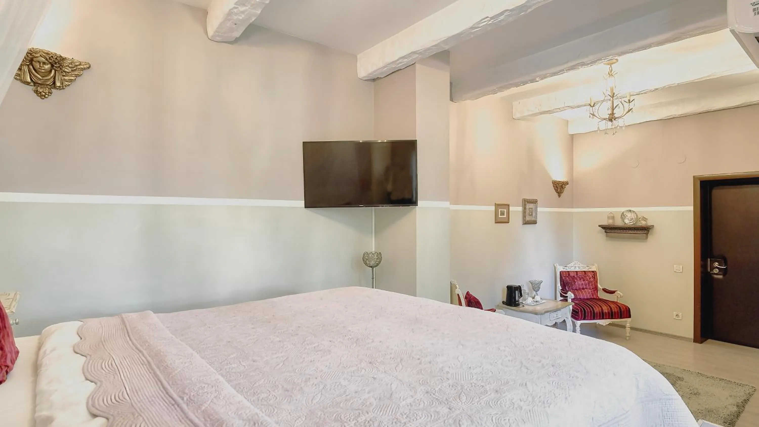 Photo of the whole room, Bed in Relax in Style Boutique Hotel