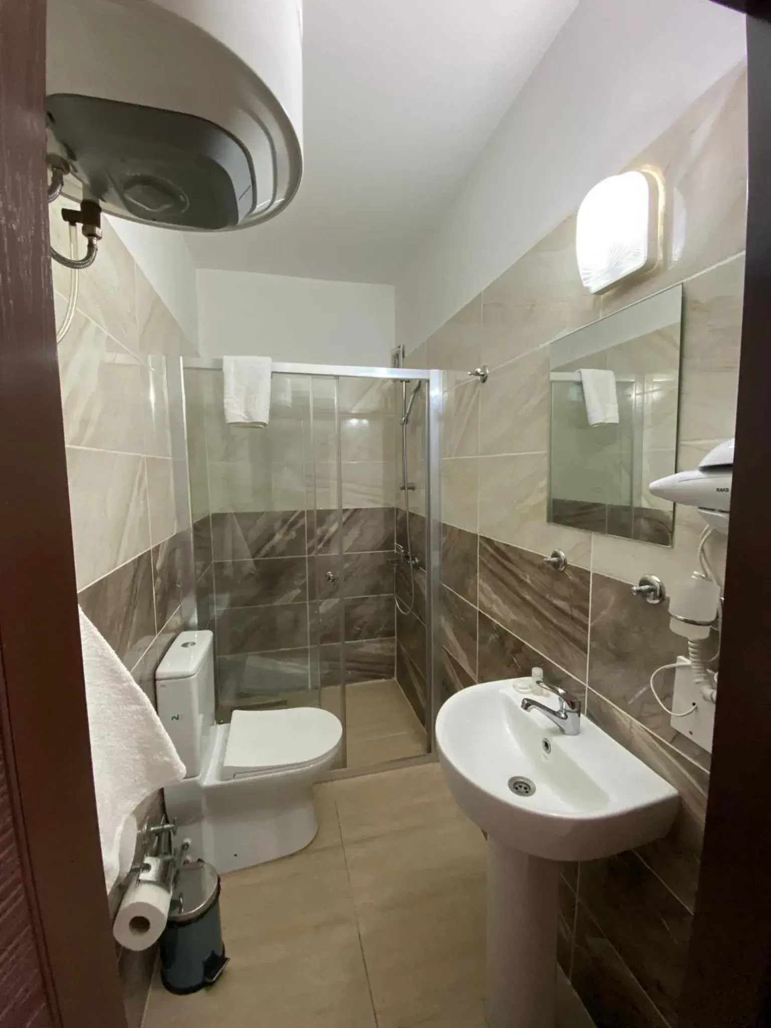 Deluxe Queen Room - single occupancy in En Kaya Hotel Deluxe Queen Room - single occupancy in En Kaya Hotel