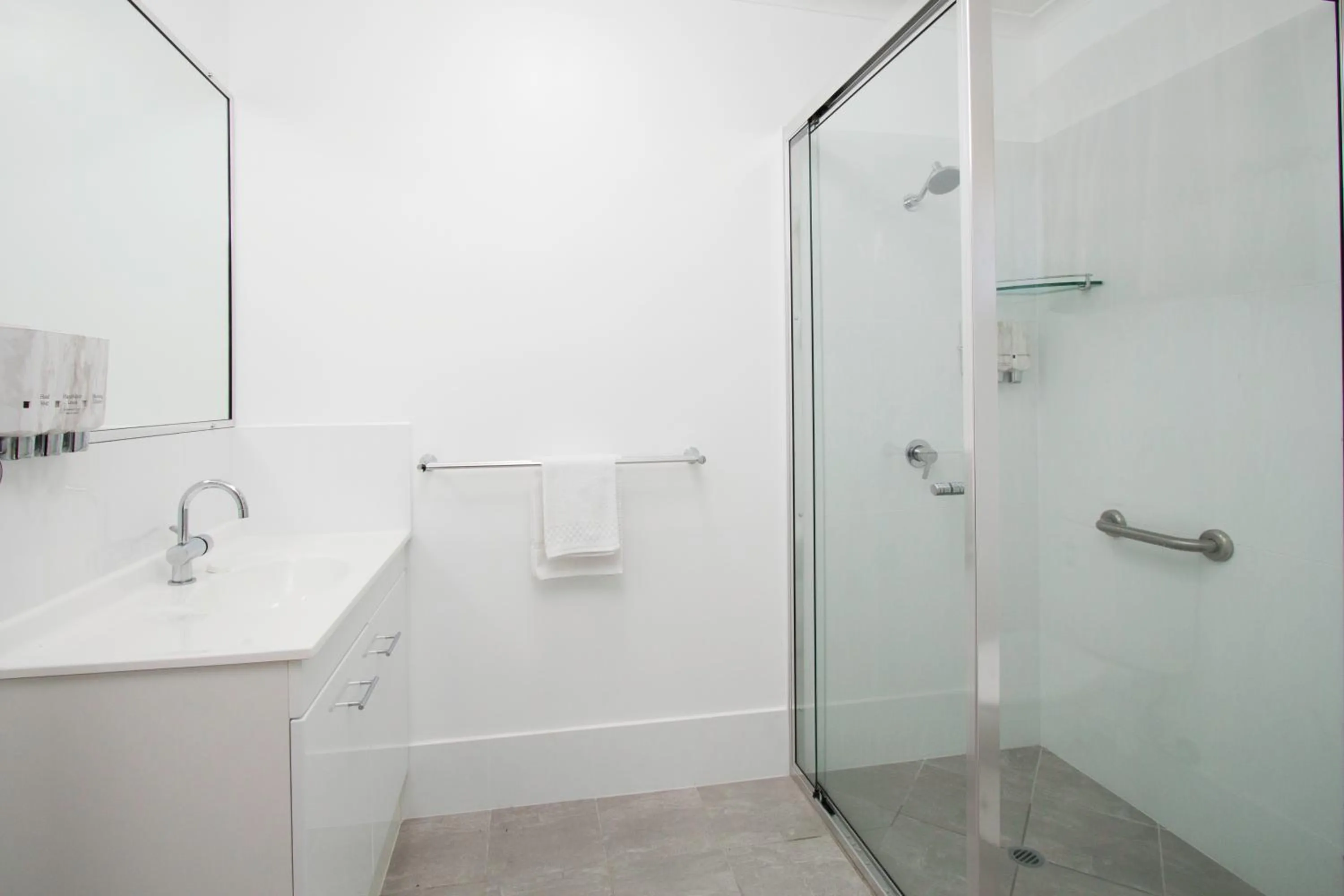 Bathroom in Cara Motel