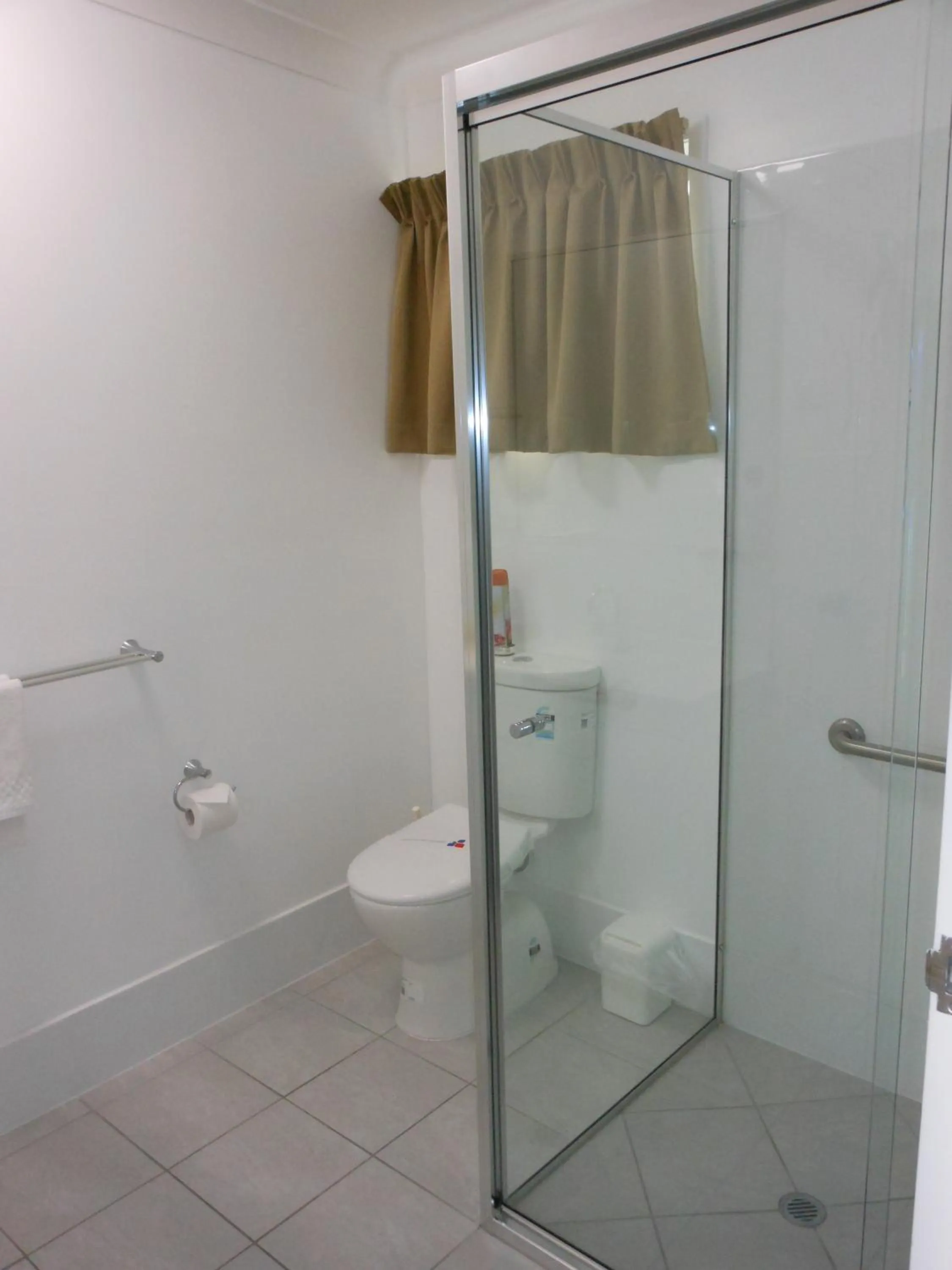 Bathroom in Cara Motel