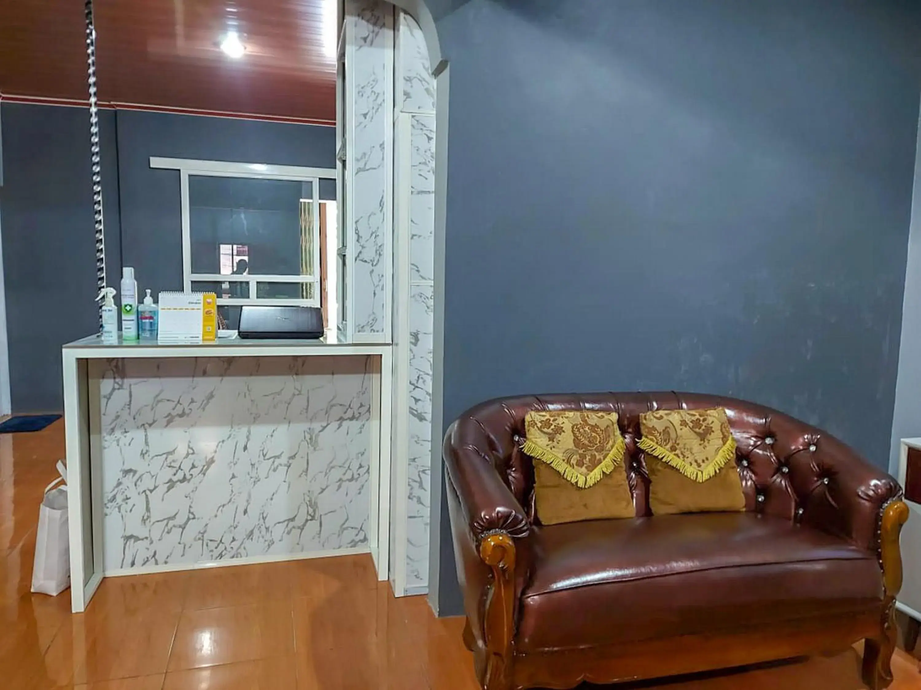 Lobby or reception in Guest House Kembar Syariah Semarang RedPartner Lobby or reception in Guest House Kembar Syariah Semarang RedPartner