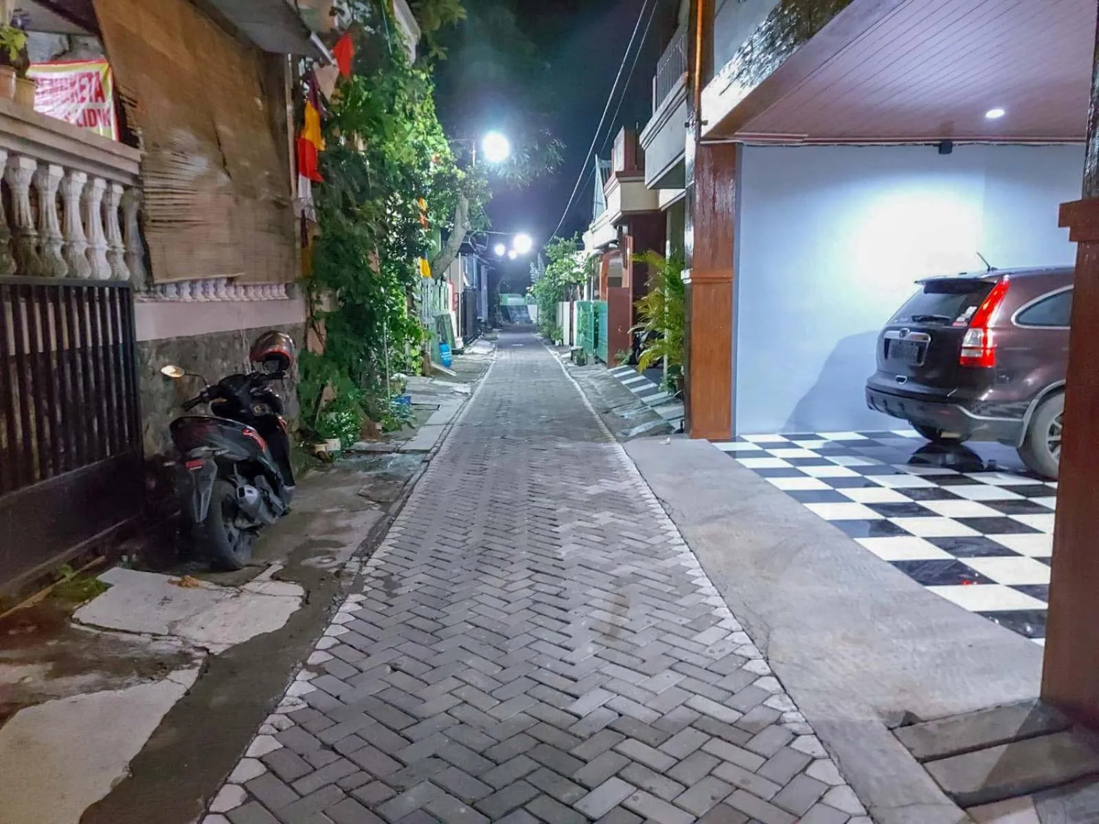 Facade/entrance in Guest House Kembar Syariah Semarang RedPartner