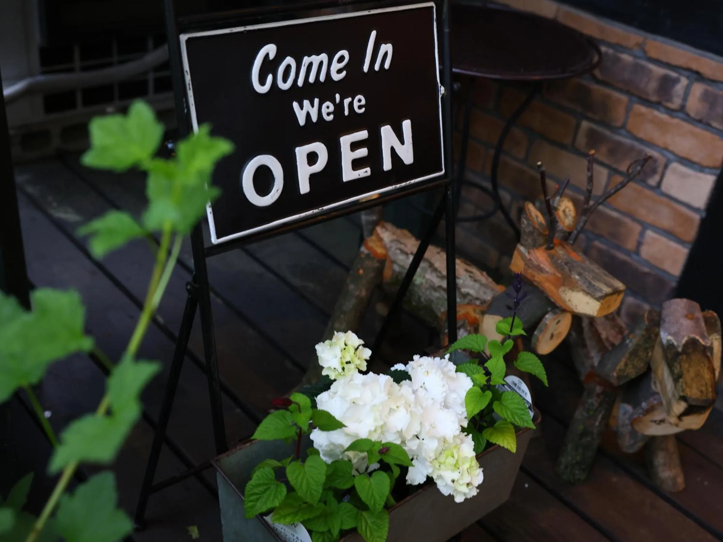 Area and facilities in Petit Hotel & Restaurant Old Age