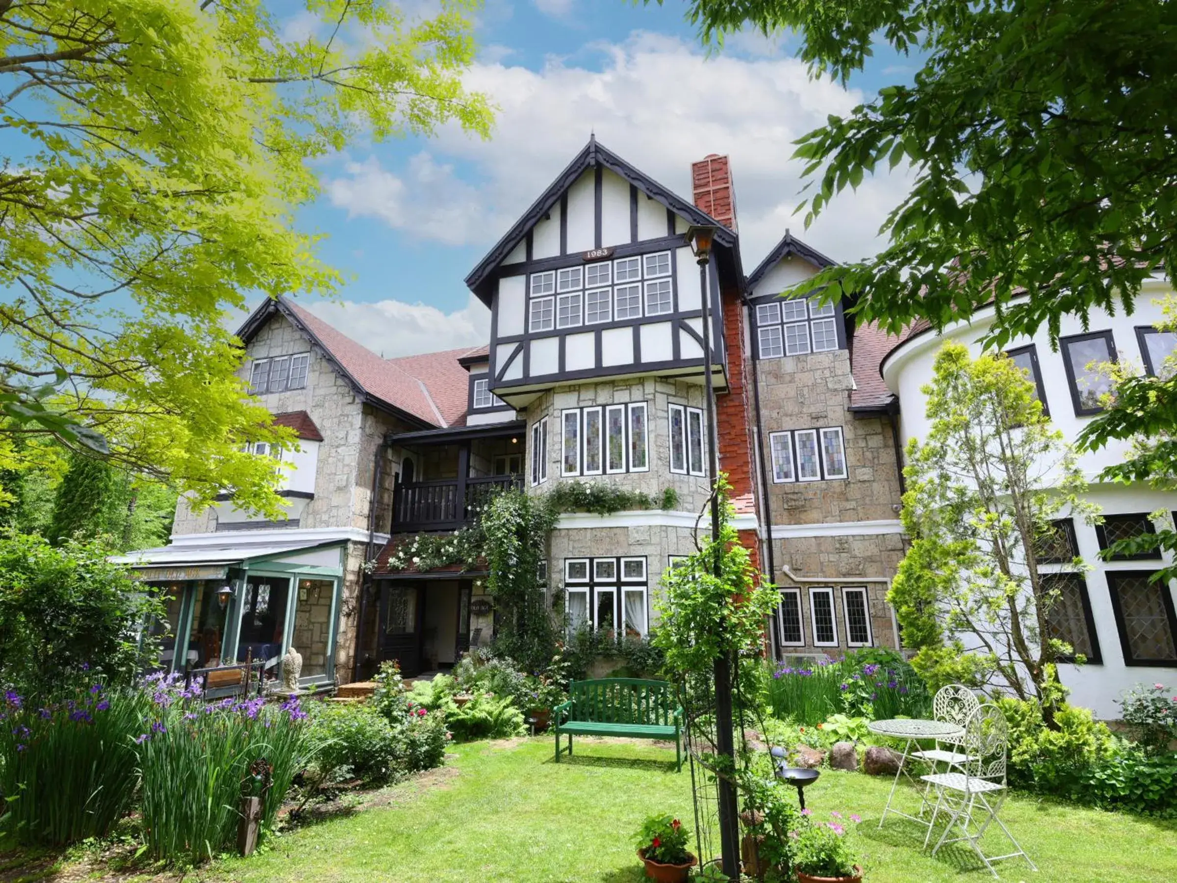 Petit Hotel & Restaurant Old Age Petit Hotel & Restaurant Old Age