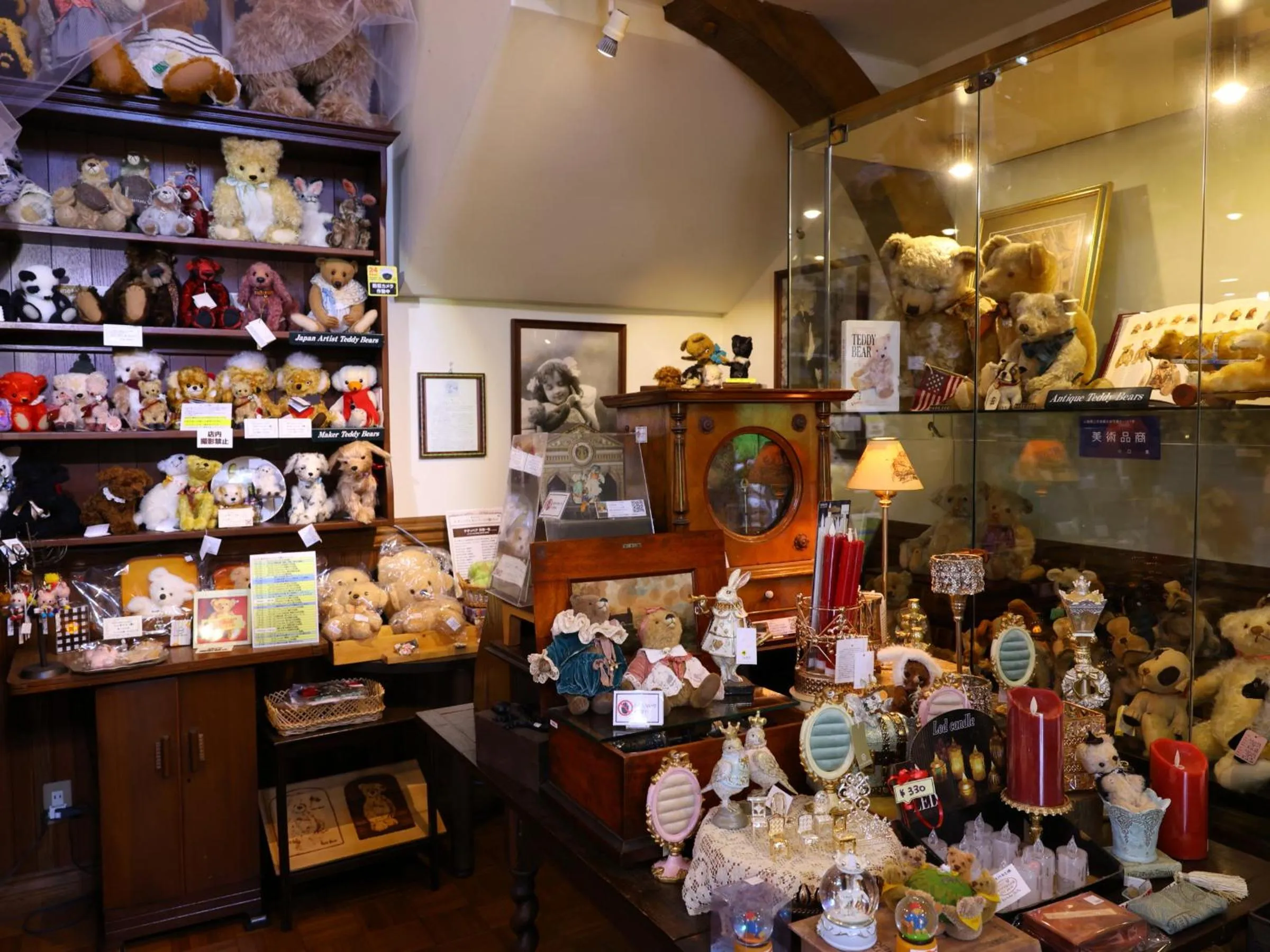 Nearby landmark in Petit Hotel & Restaurant Old Age