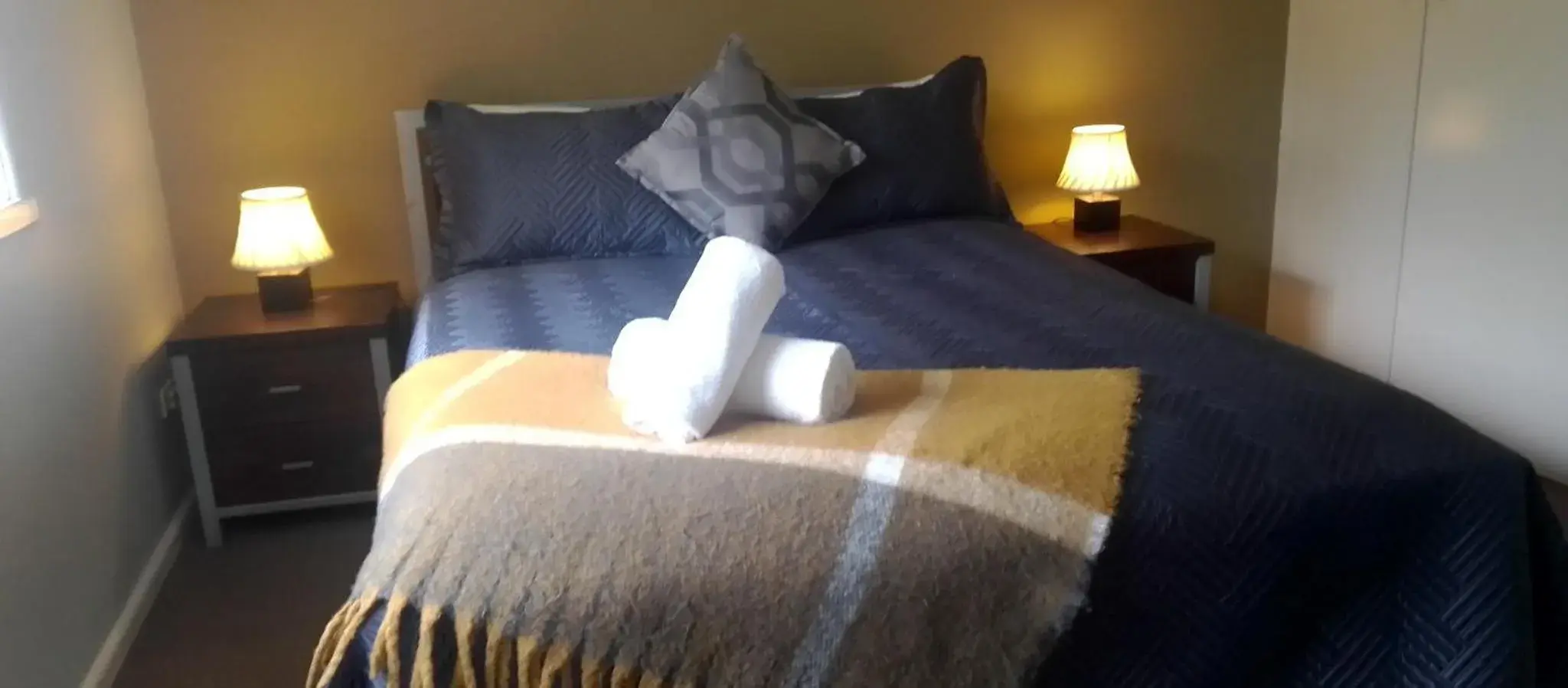 Bed in Cedar Lodge Motel Bed in Cedar Lodge Motel