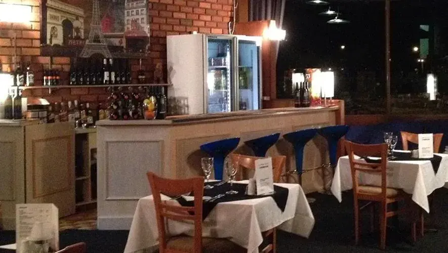 Restaurant/places to eat in Cedar Lodge Motel Restaurant/places to eat in Cedar Lodge Motel