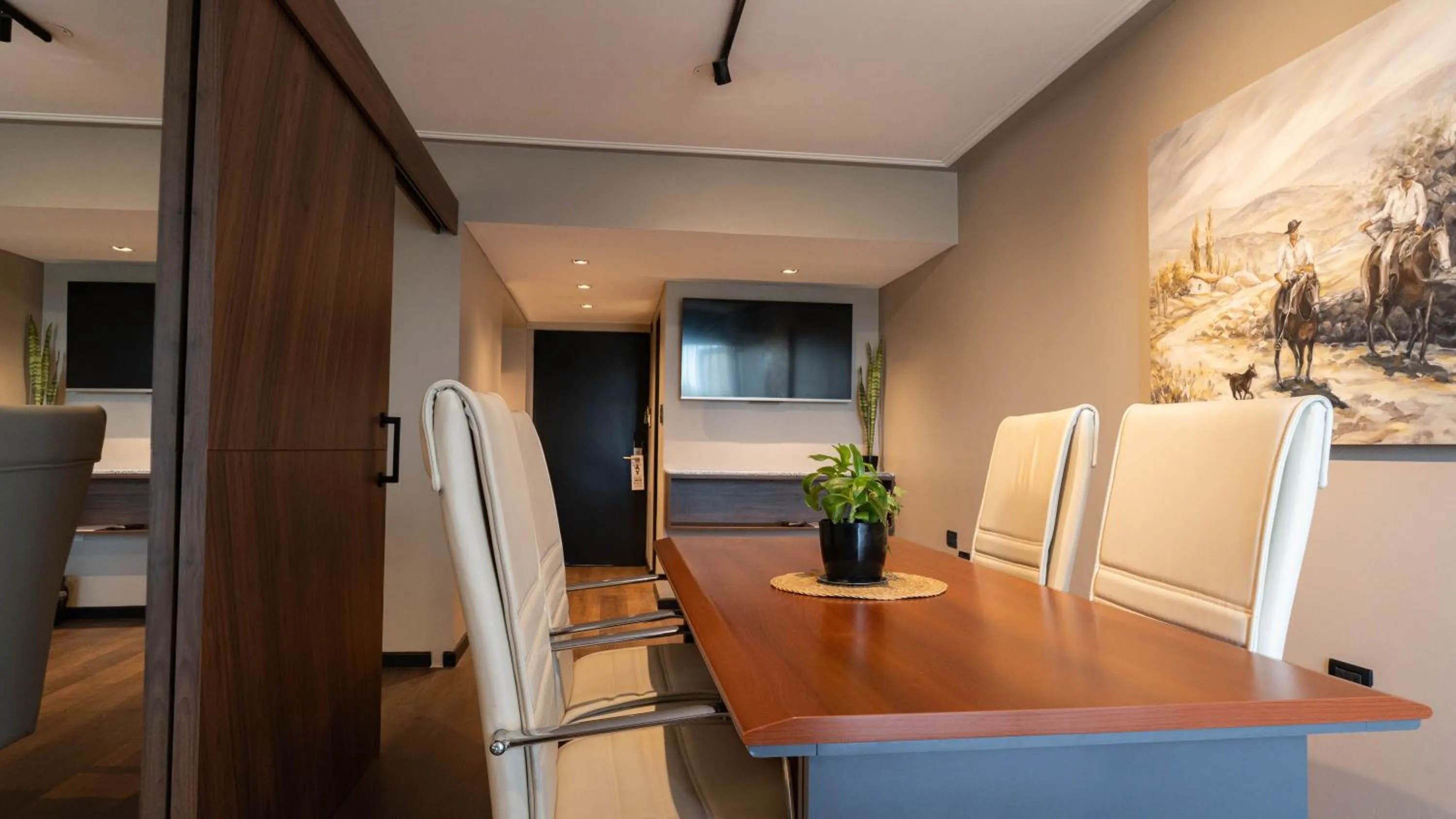 TV and multimedia in Garden Park Hotel