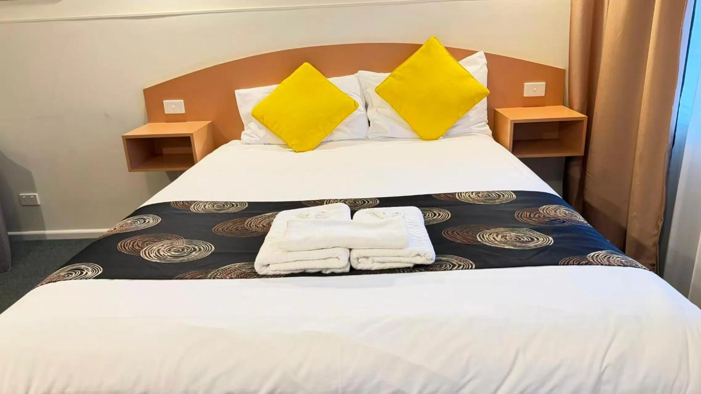 Bed in Parkville Motel