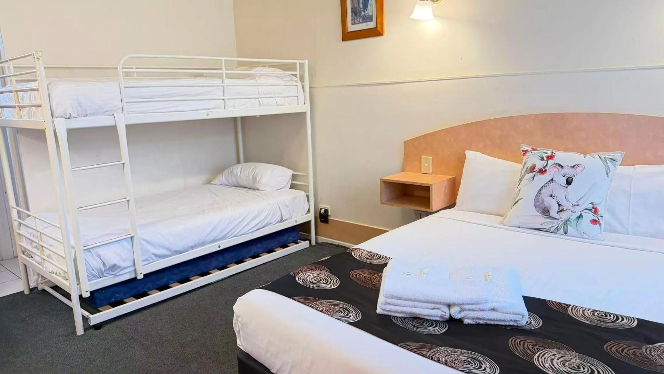 Bed in Parkville Motel